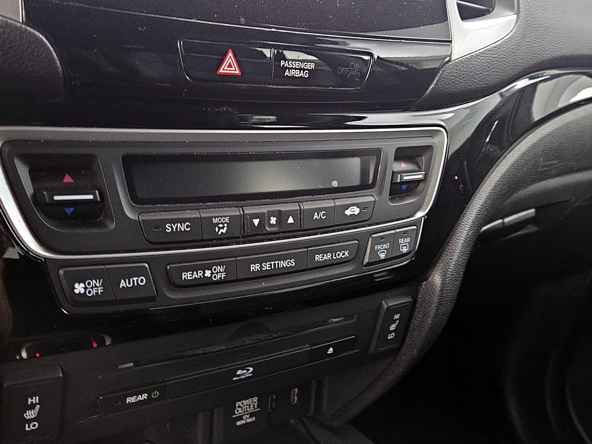 Thumbnail: 2017 Honda Pilot - 17