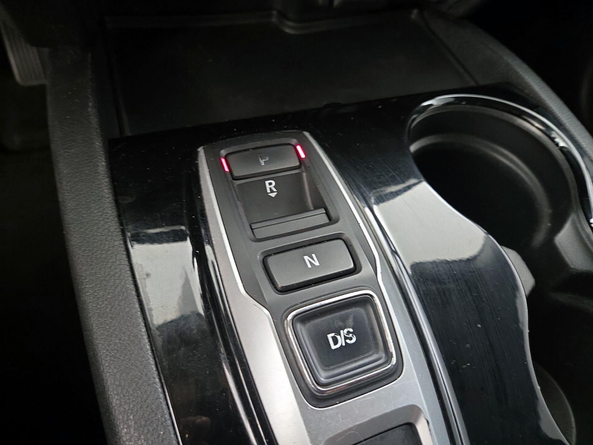 Thumbnail: 2017 Honda Pilot - 18