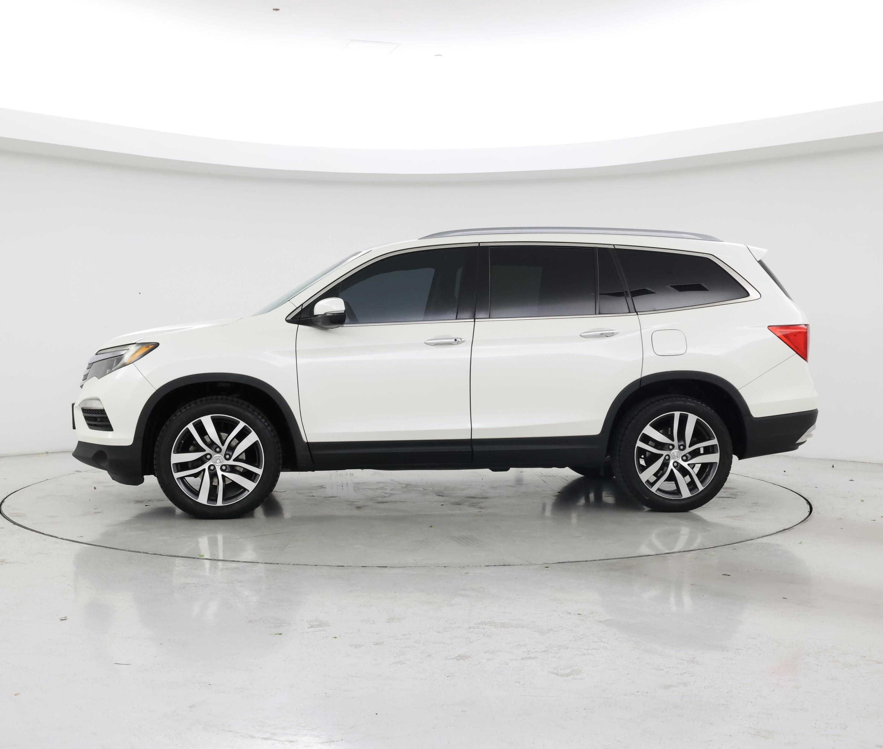 Thumbnail: 2017 Honda Pilot - 3