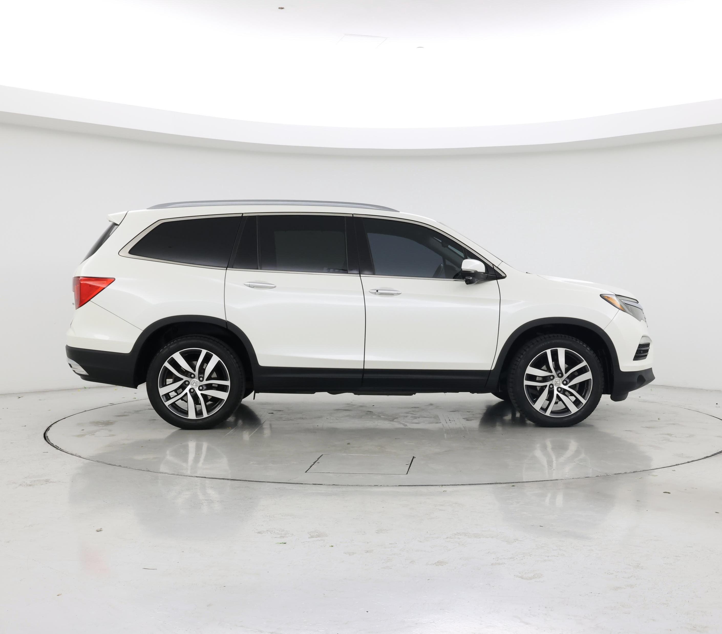 Thumbnail: 2017 Honda Pilot - 7
