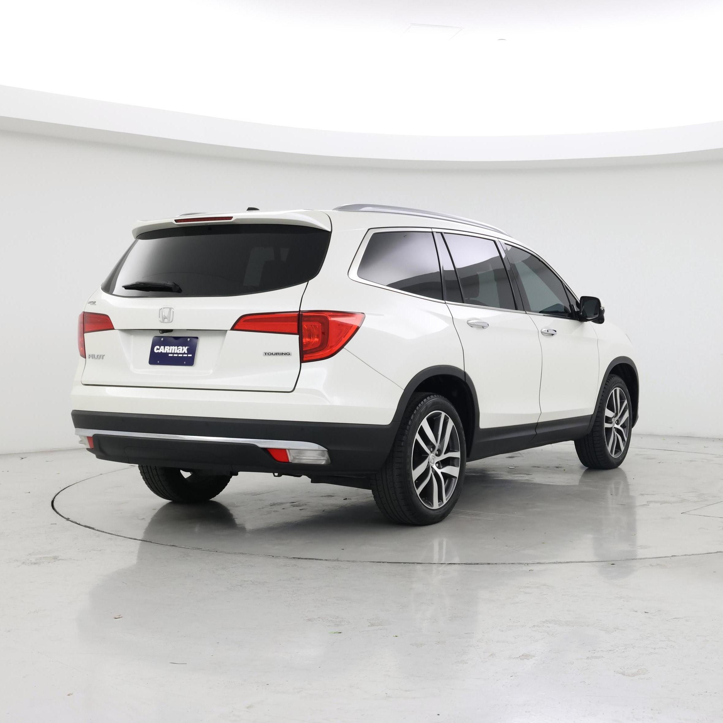 Thumbnail: 2017 Honda Pilot - 8