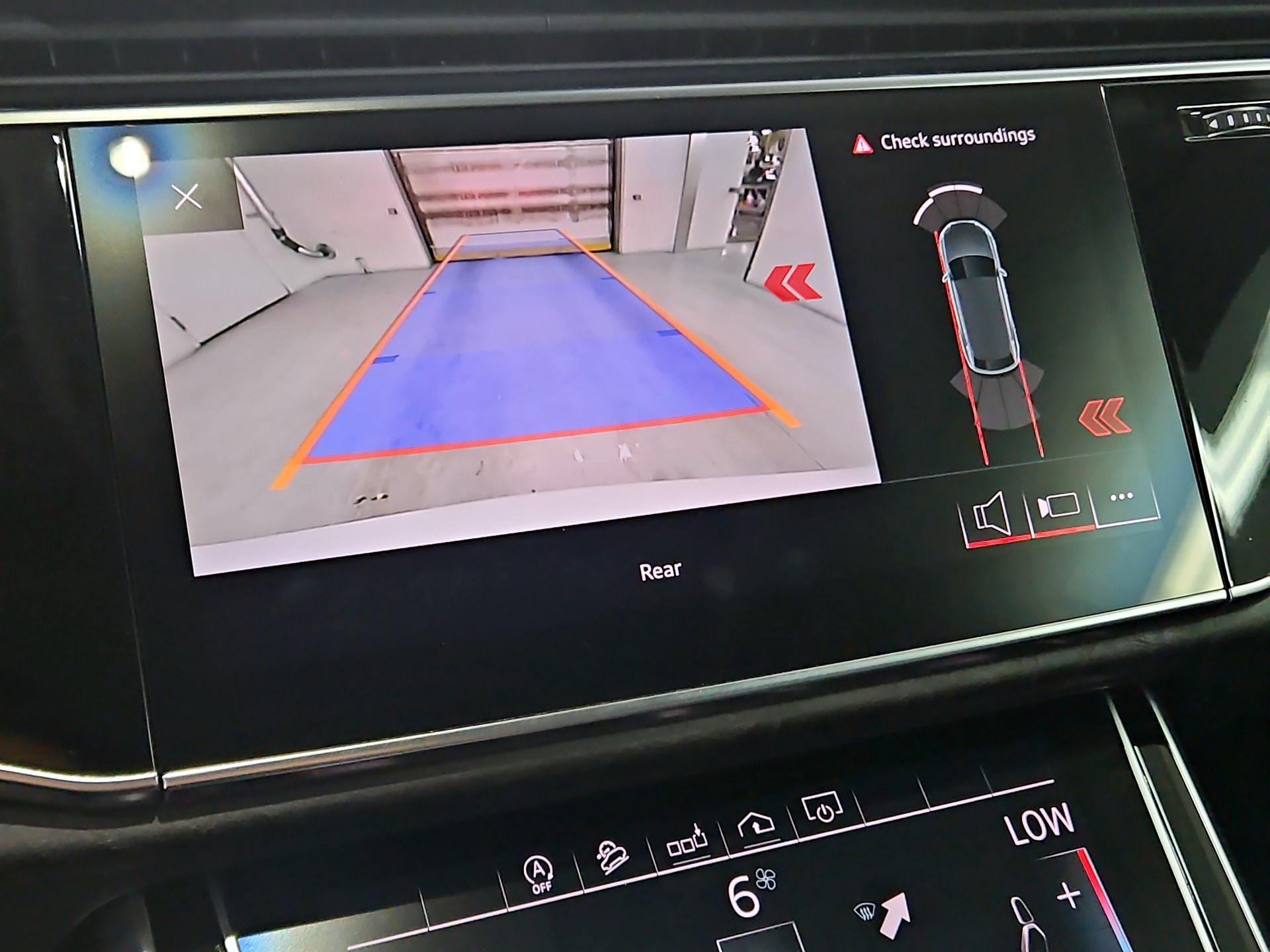 Thumbnail: 2020 Audi Q8 - 15
