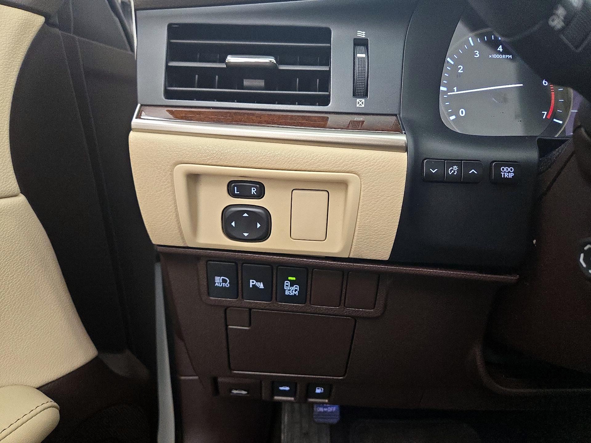 Thumbnail: 2016 Lexus ES - 13