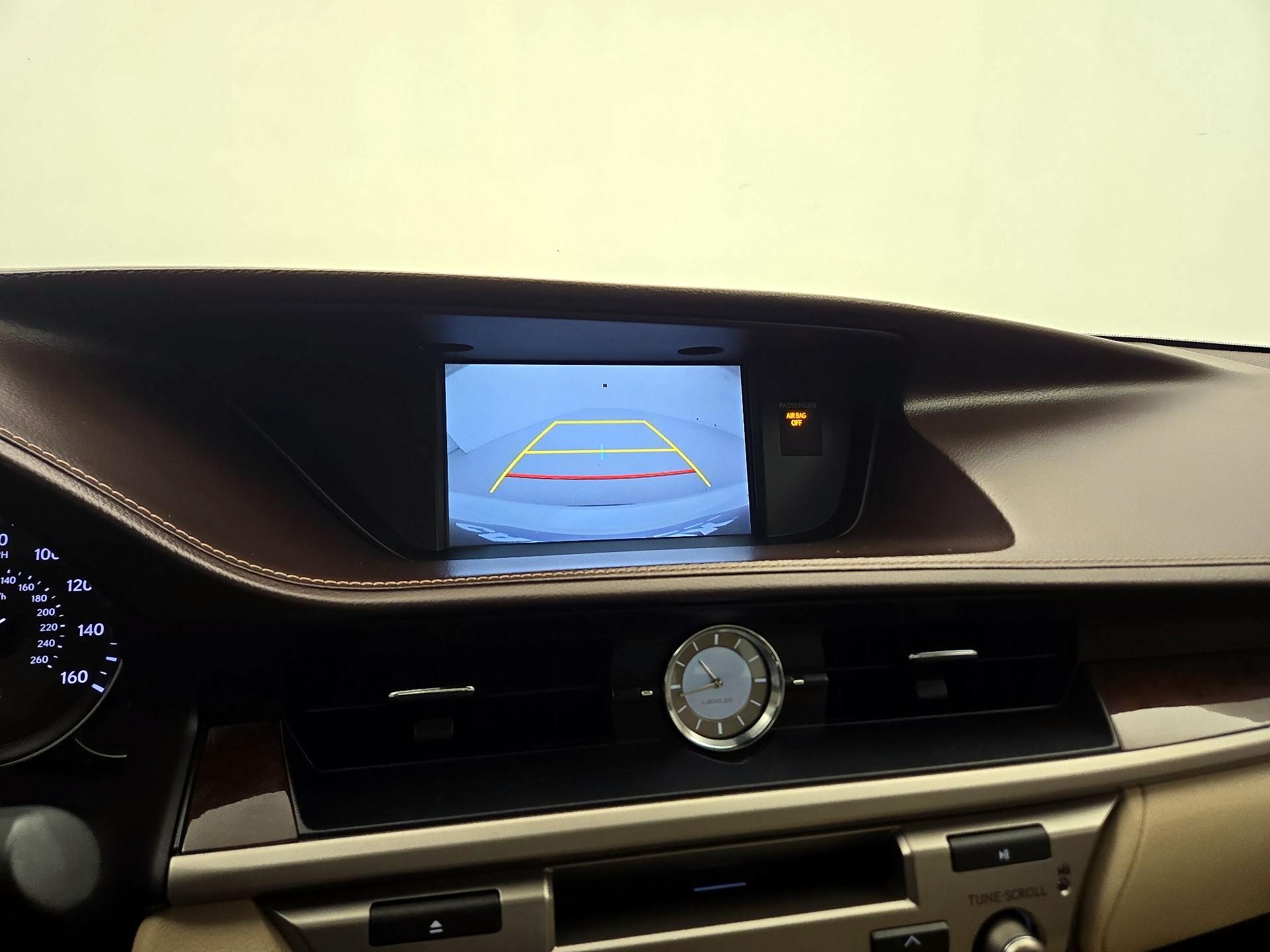 Thumbnail: 2016 Lexus ES - 14