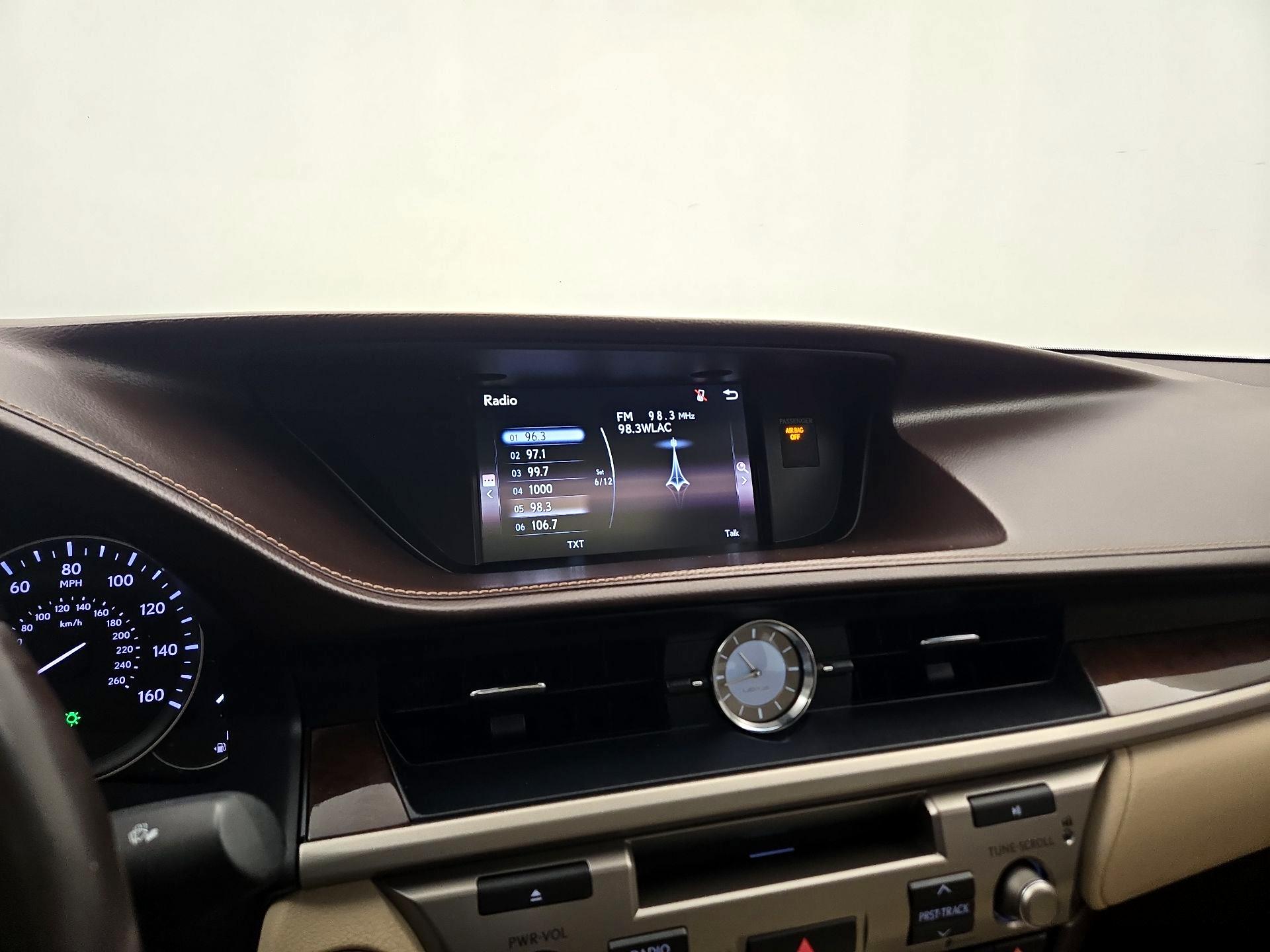 Thumbnail: 2016 Lexus ES - 15