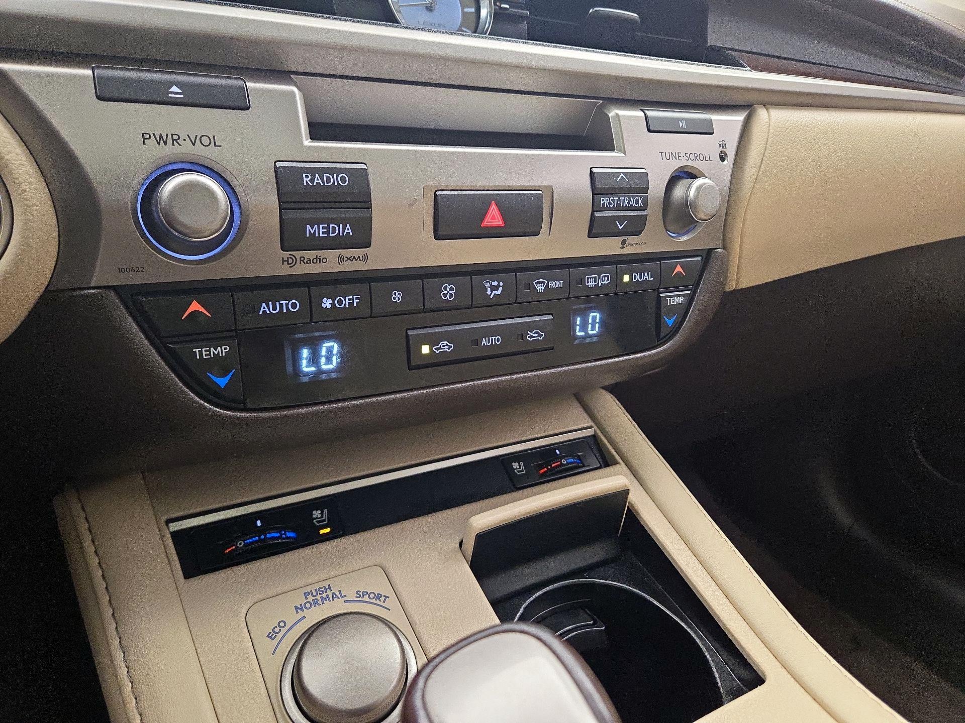 Thumbnail: 2016 Lexus ES - 16
