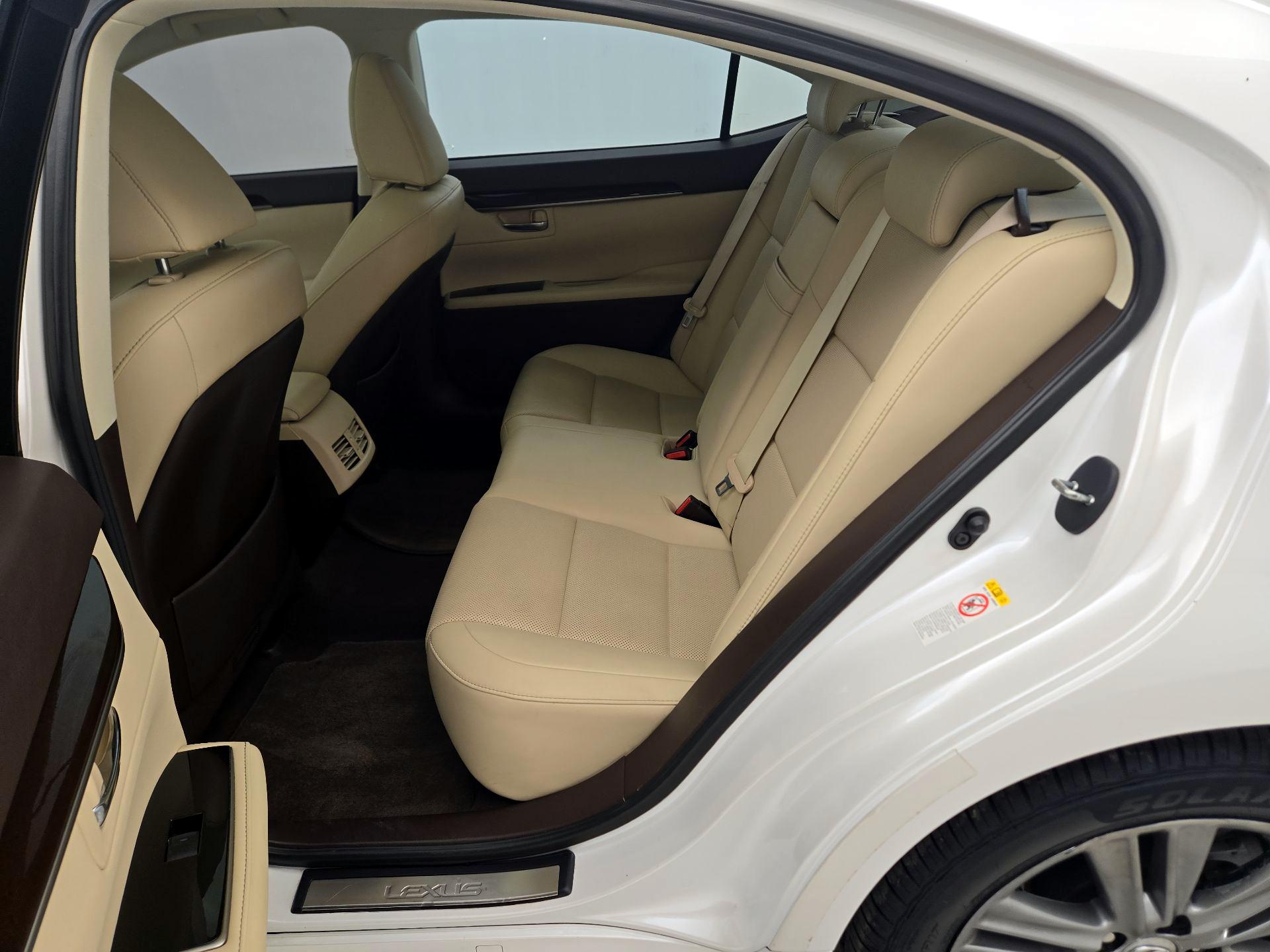 Thumbnail: 2016 Lexus ES - 20