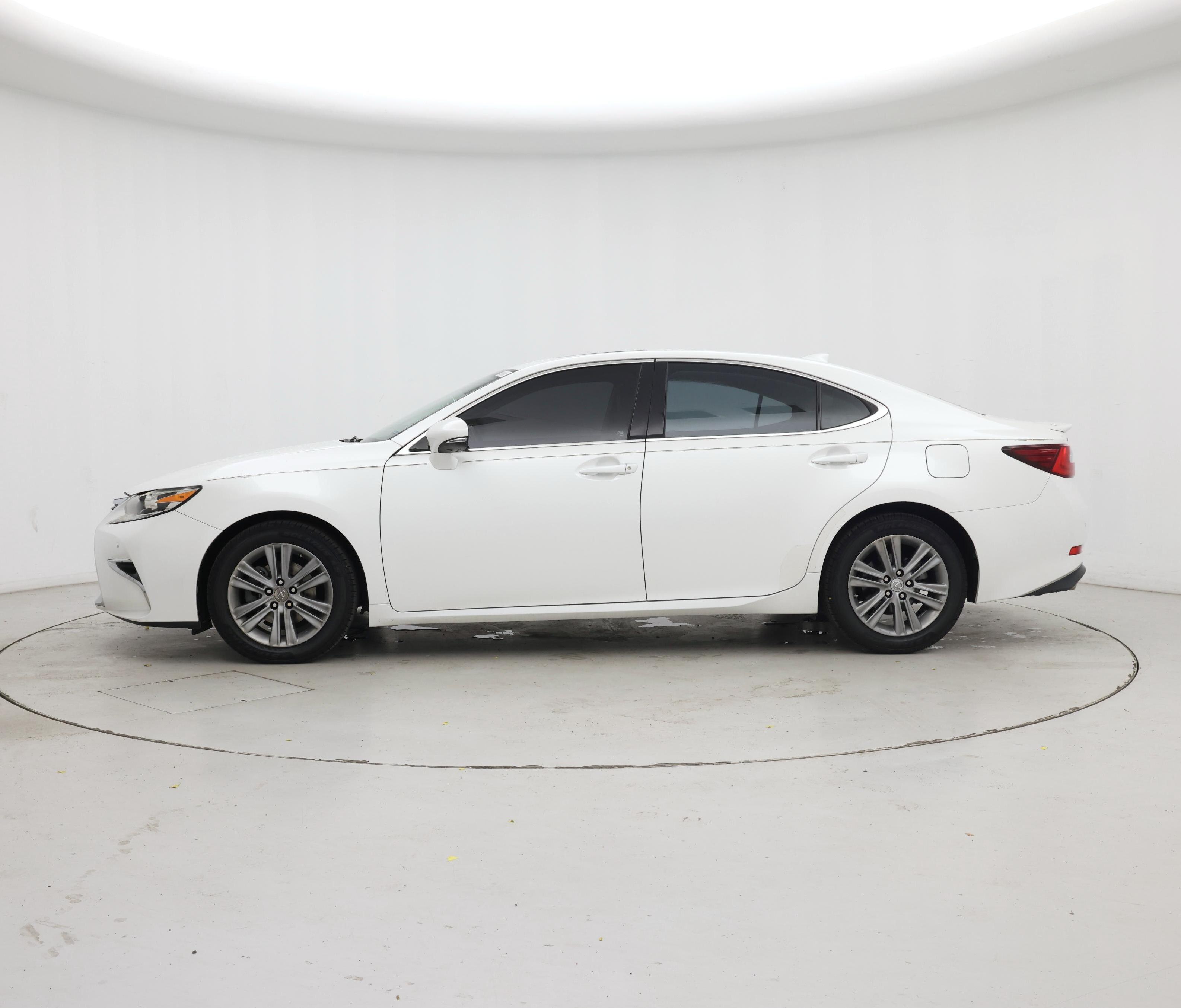 Thumbnail: 2016 Lexus ES - 3
