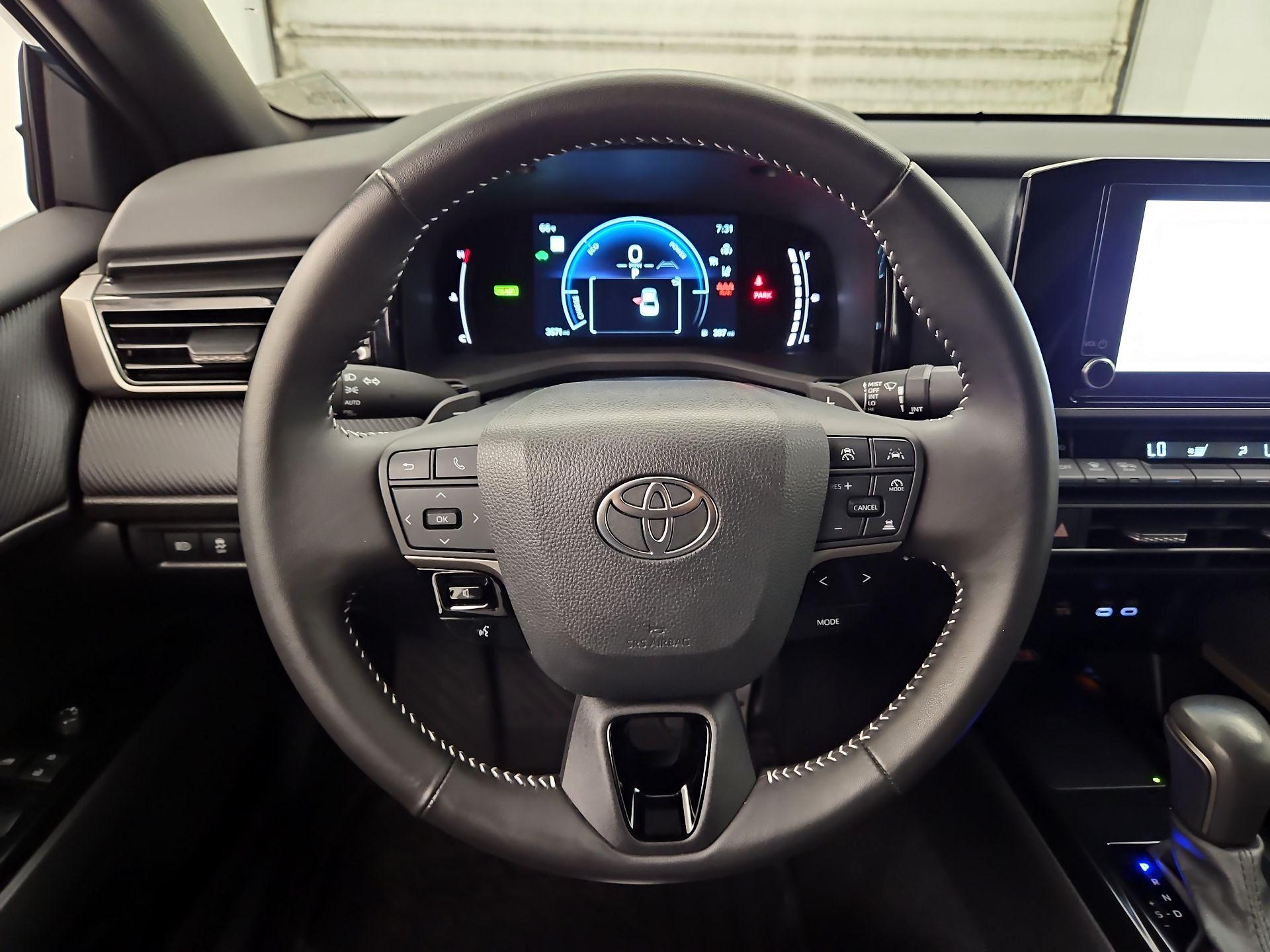 Thumbnail: 2025 Toyota Camry - 10