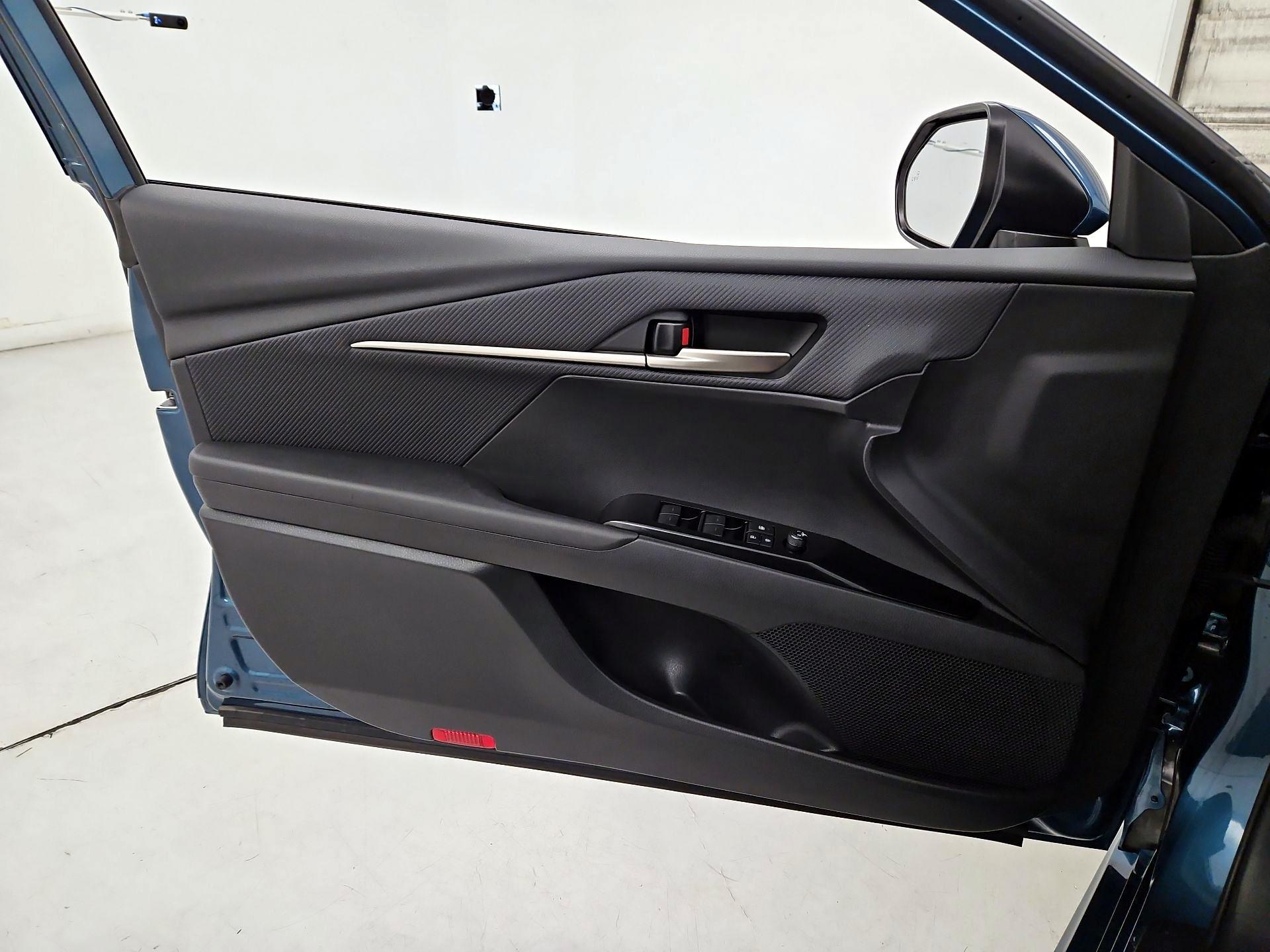 Thumbnail: 2025 Toyota Camry - 12