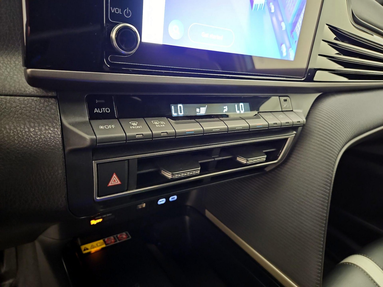 2025 Toyota Camry SE - Photo 17