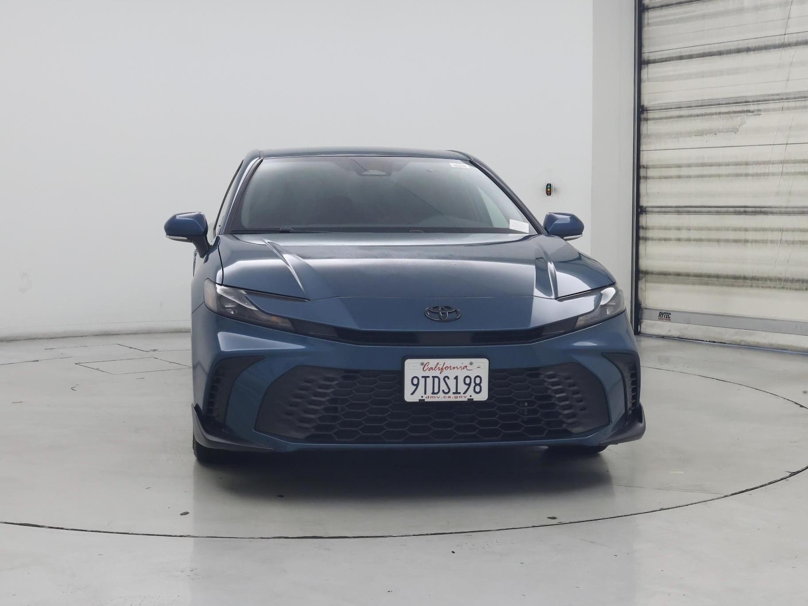 2025 Toyota Camry SE - Photo 6