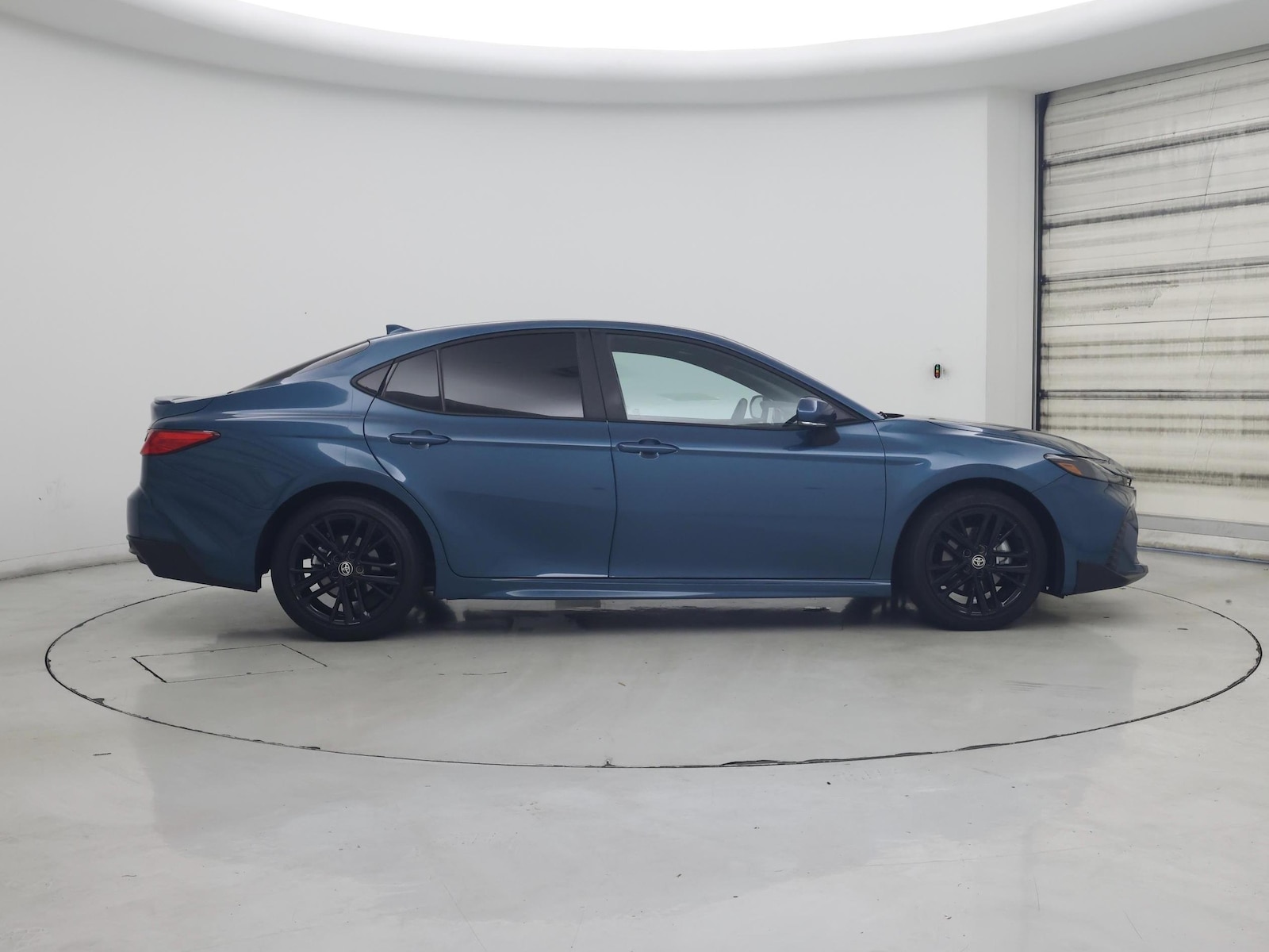 2025 Toyota Camry SE - Photo 8