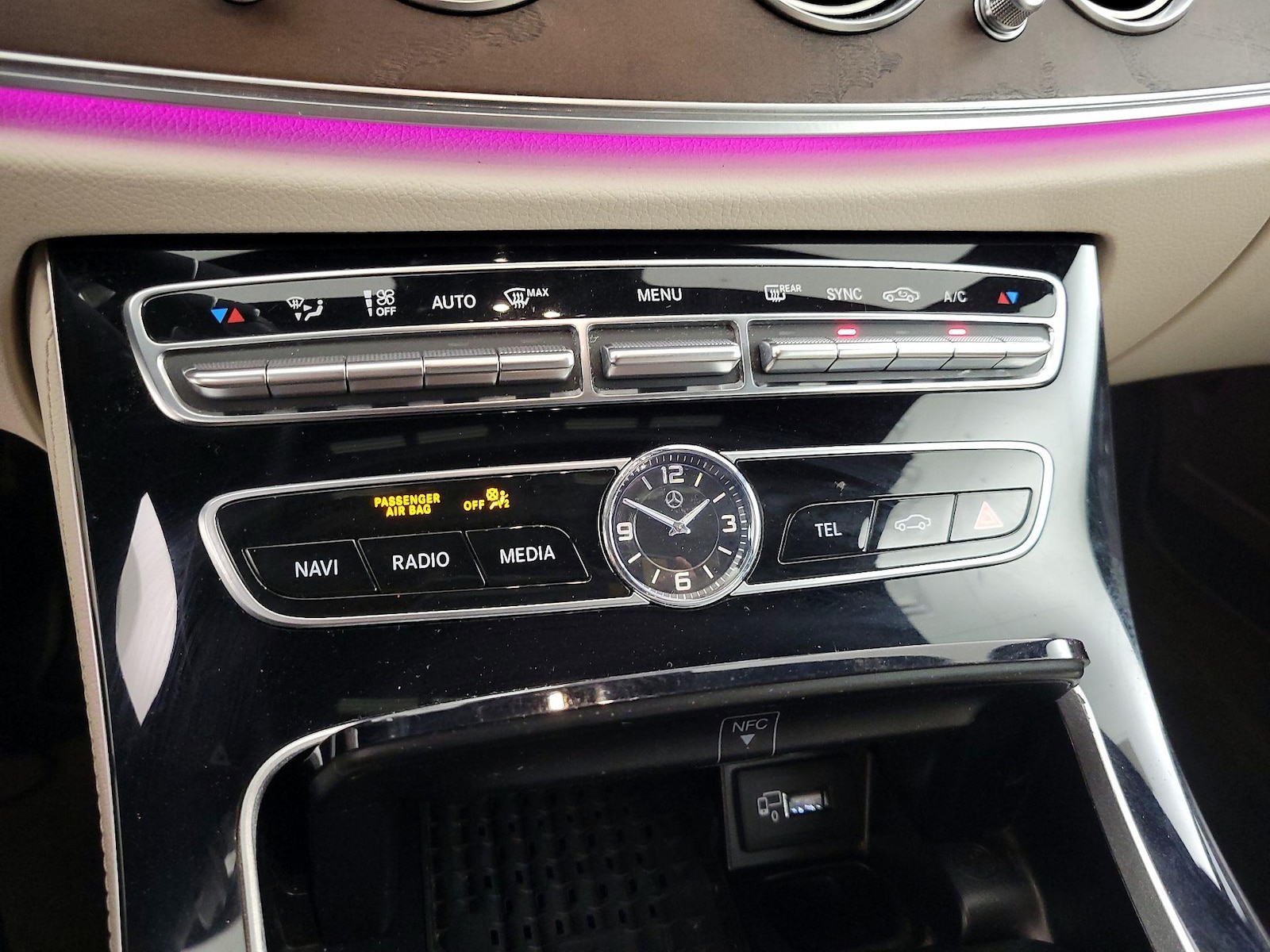 2023 Toyota Camry SE - Photo 18