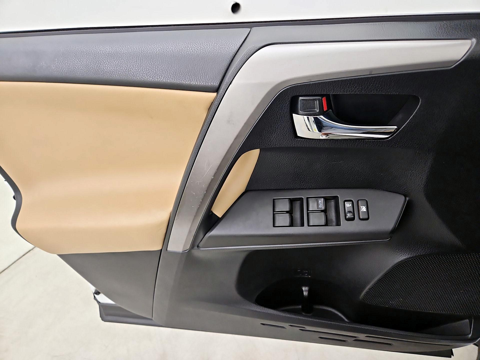 Thumbnail: 2016 Toyota RAV4 - 12