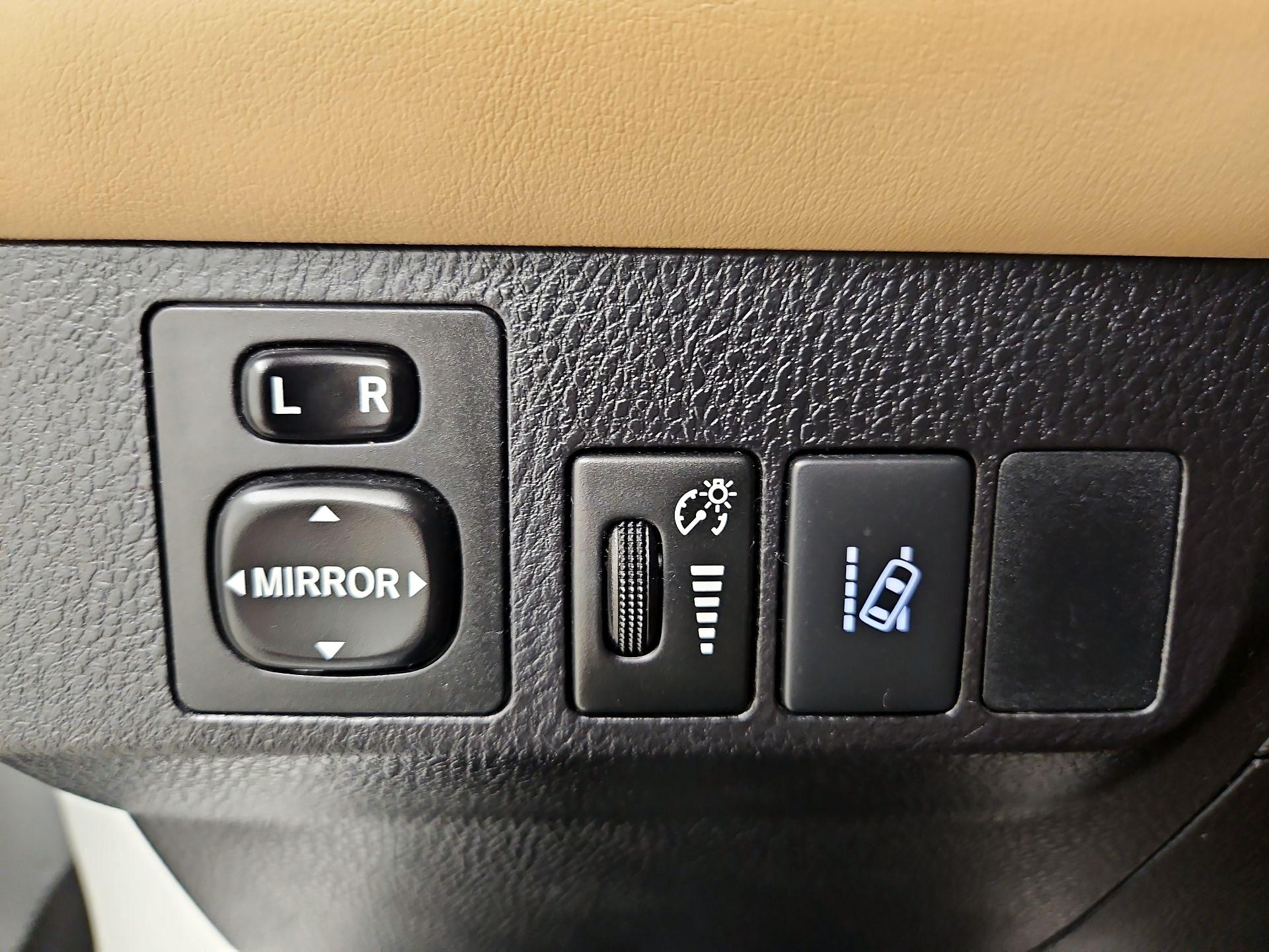 Thumbnail: 2016 Toyota RAV4 - 13