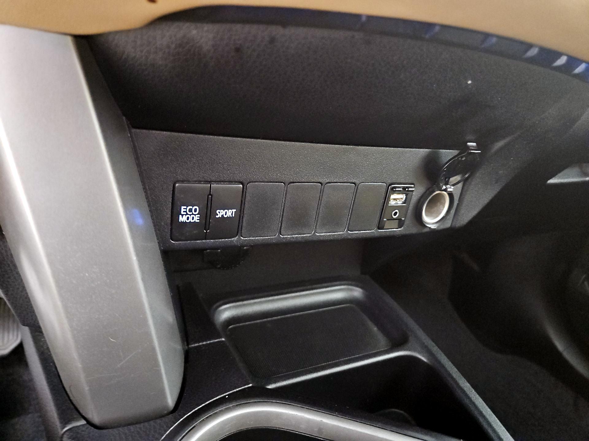 Thumbnail: 2016 Toyota RAV4 - 18