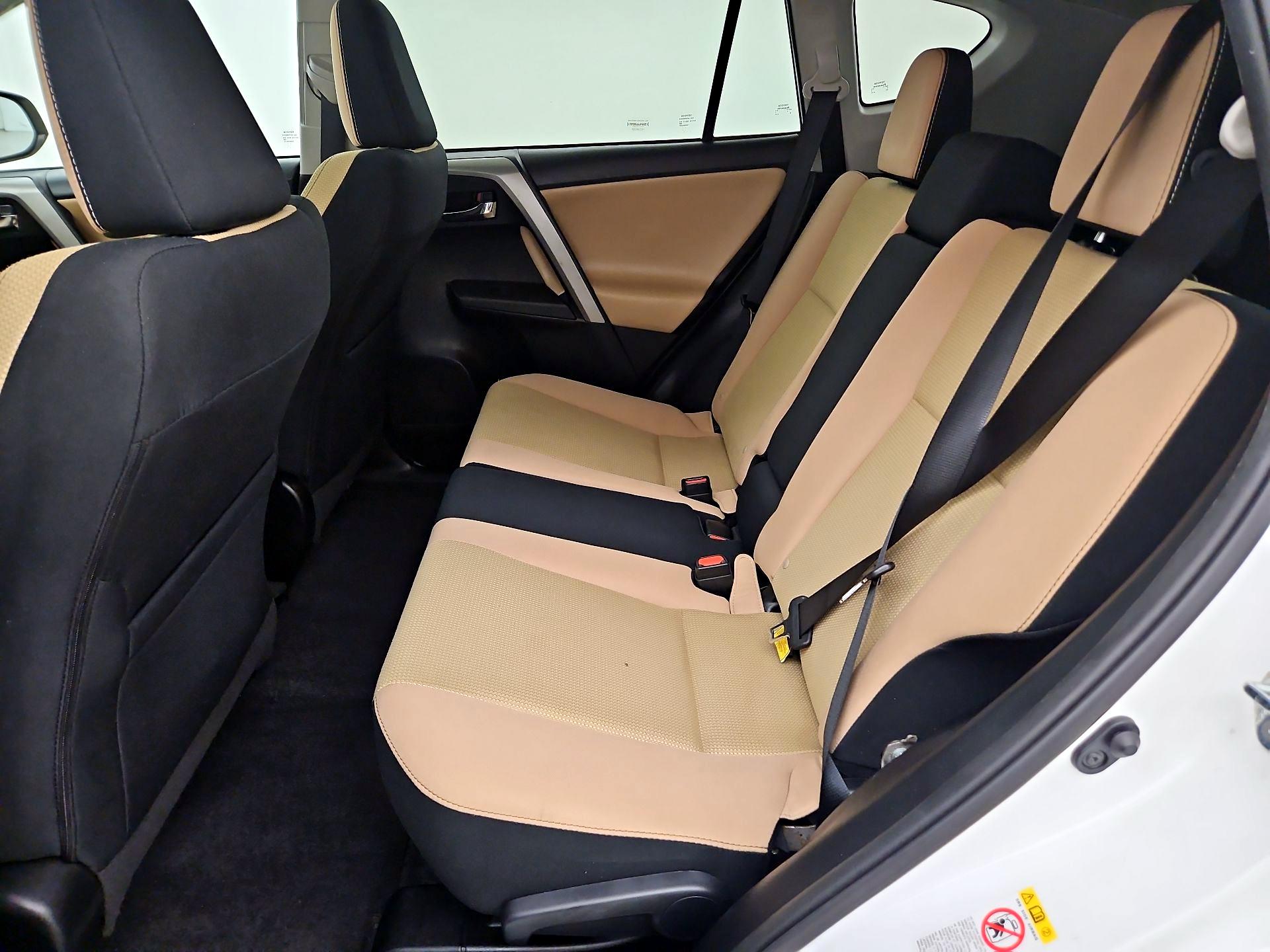 Thumbnail: 2016 Toyota RAV4 - 20