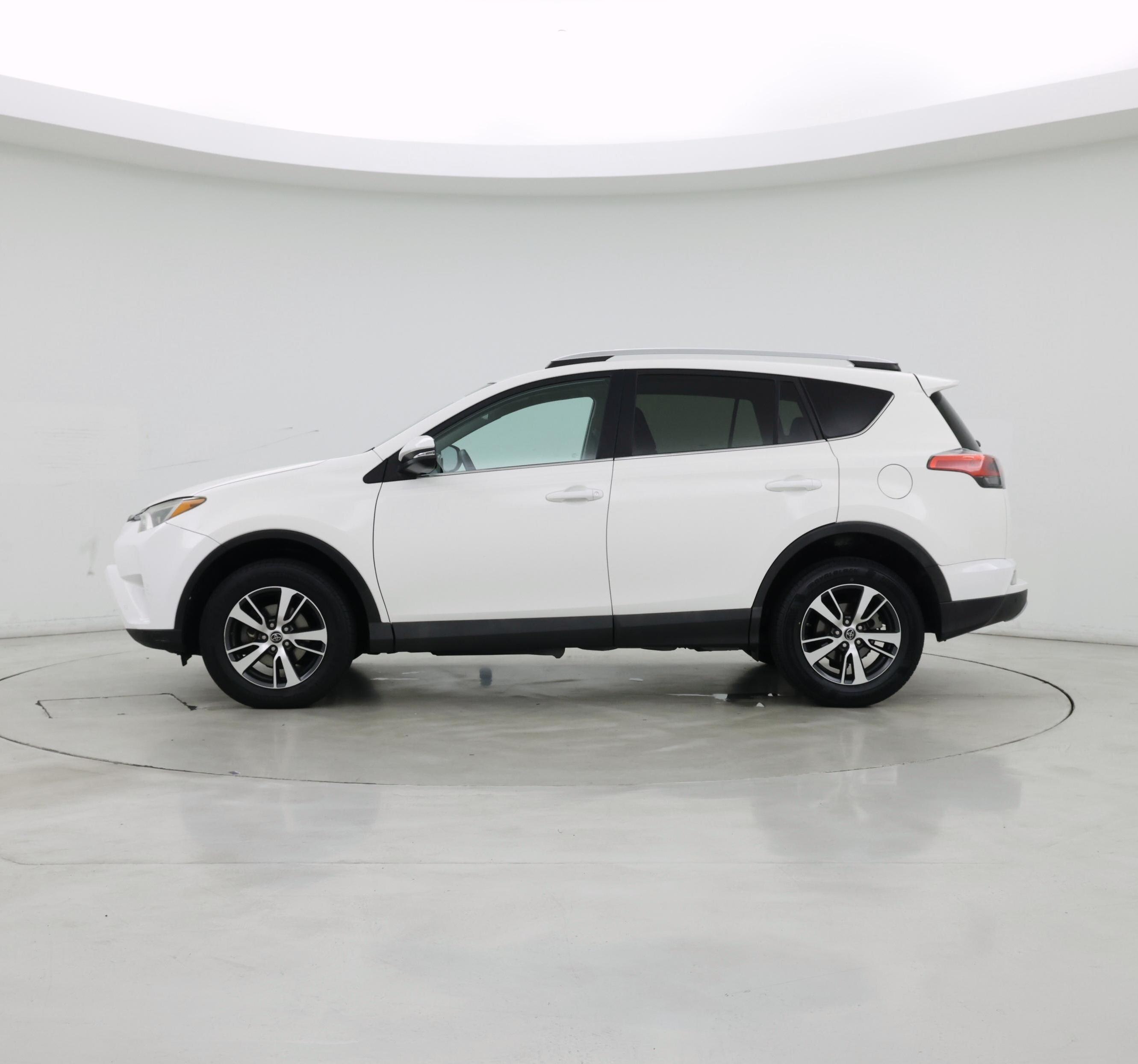 Thumbnail: 2016 Toyota RAV4 - 3