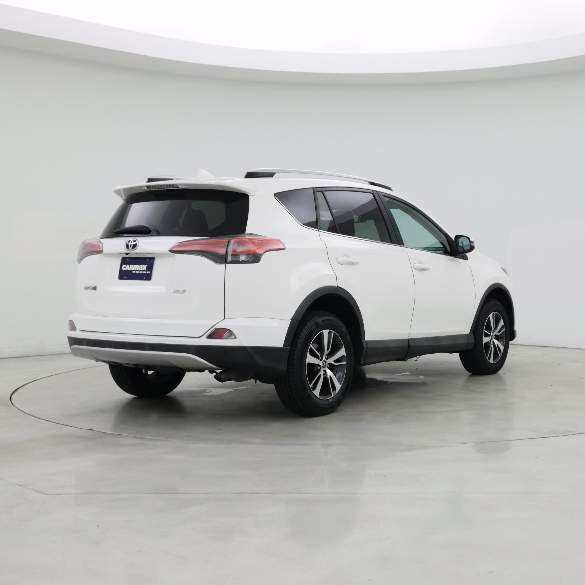 Thumbnail: 2016 Toyota RAV4 - 8