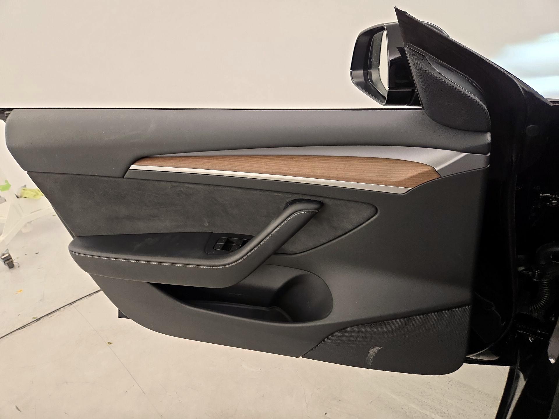 Thumbnail: 2023 Tesla Model 3 - 12
