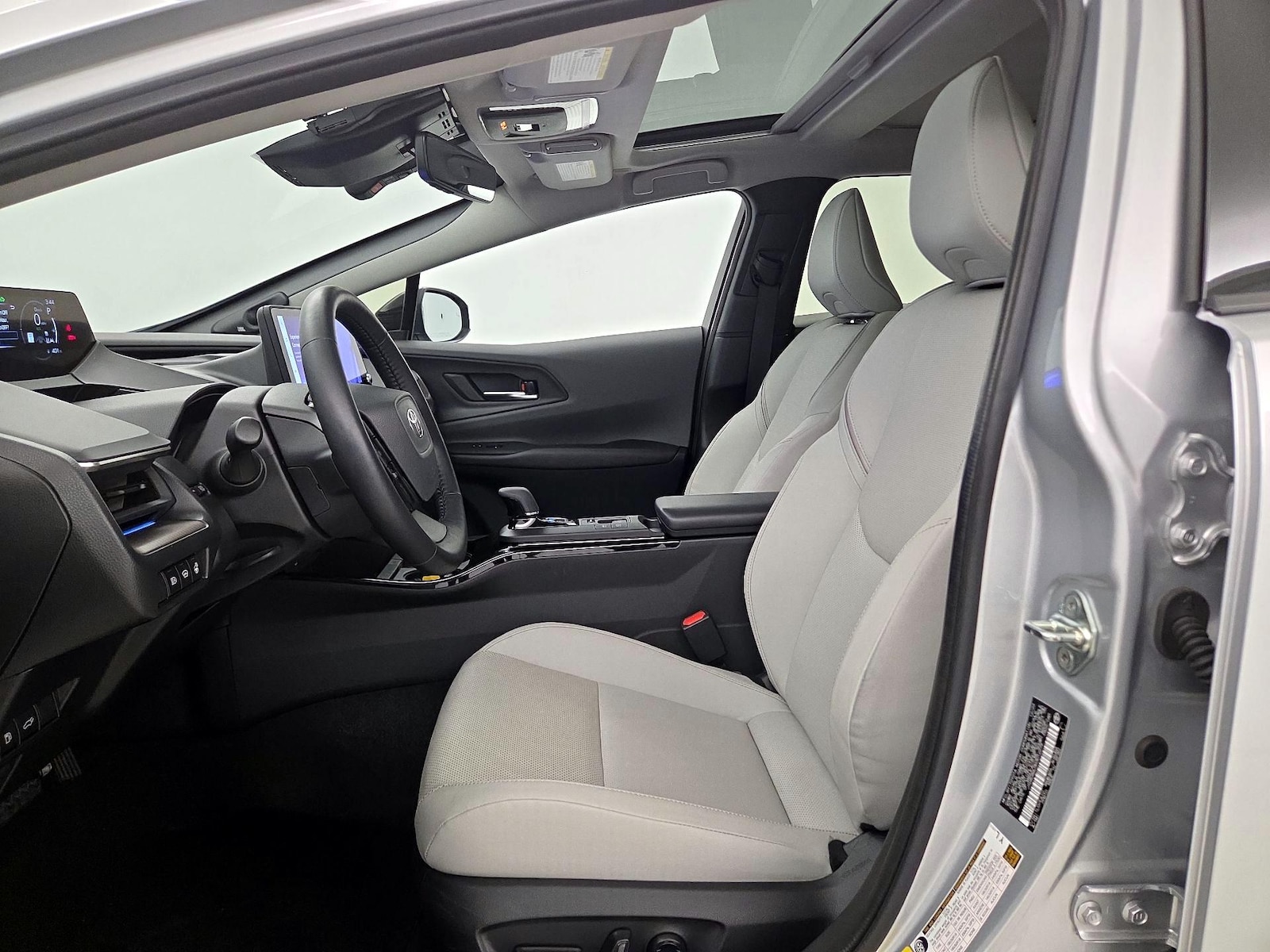 2024 Toyota Prius Limited - Photo 12