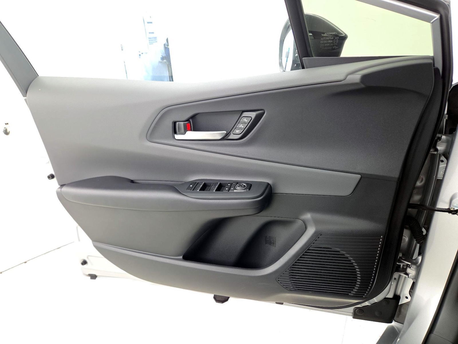 2024 Toyota Prius Limited - Photo 13