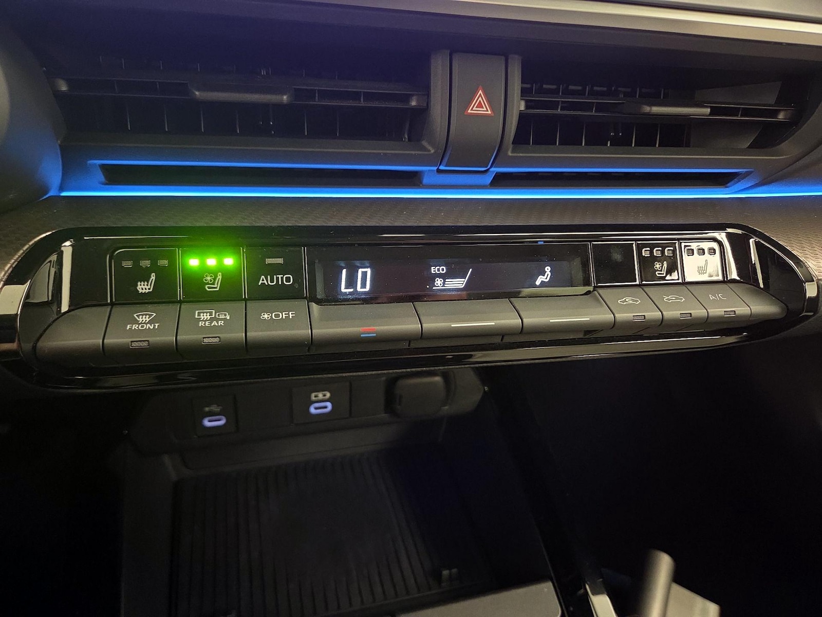 2024 Toyota Prius Limited - Photo 17