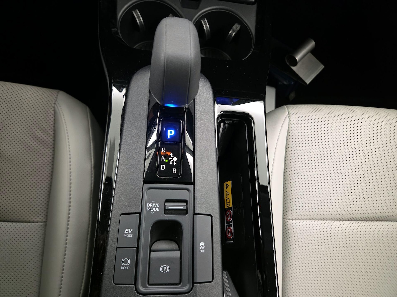 2024 Toyota Prius Limited - Photo 18