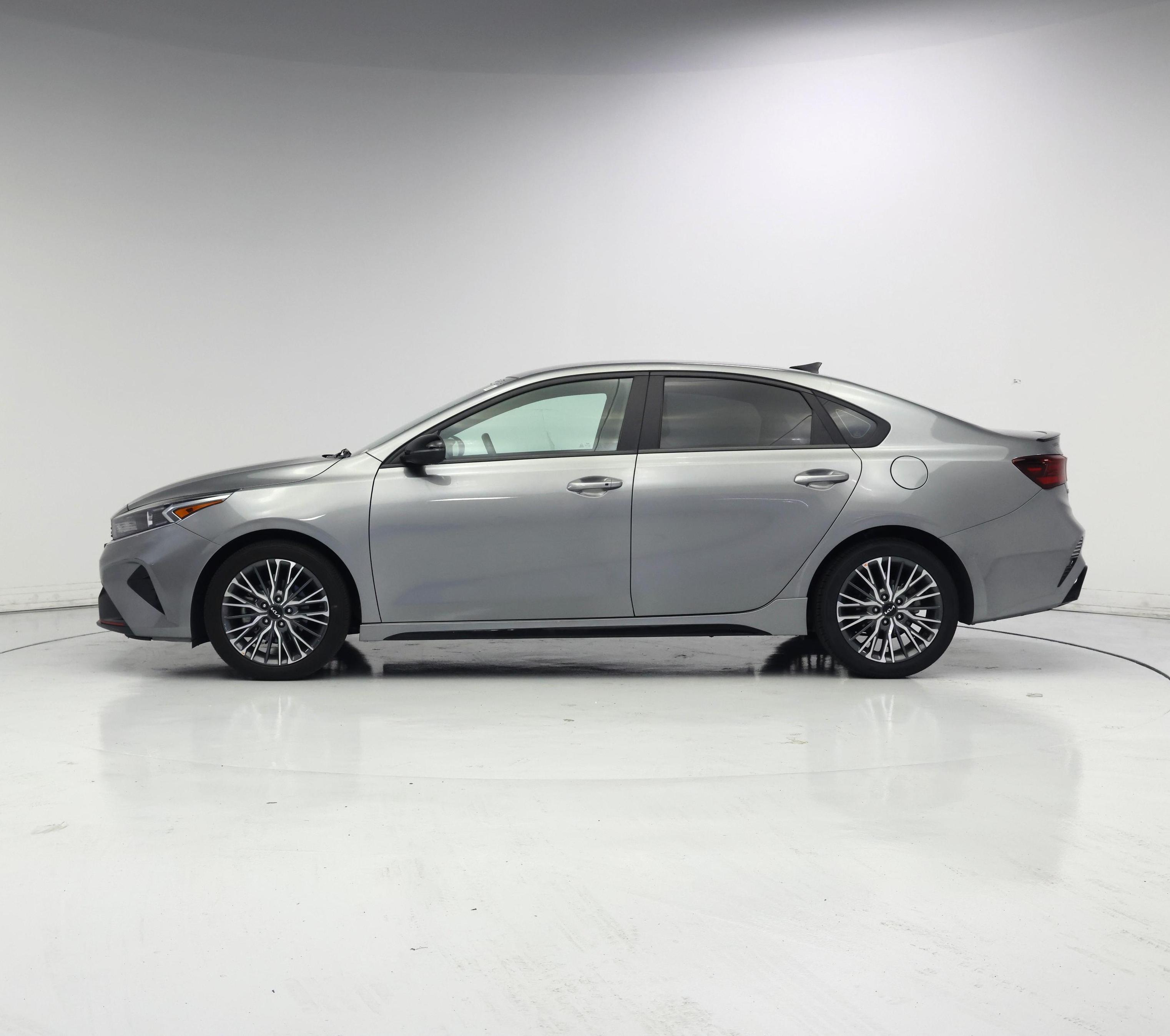 Thumbnail: 2022 Kia Forte - 3