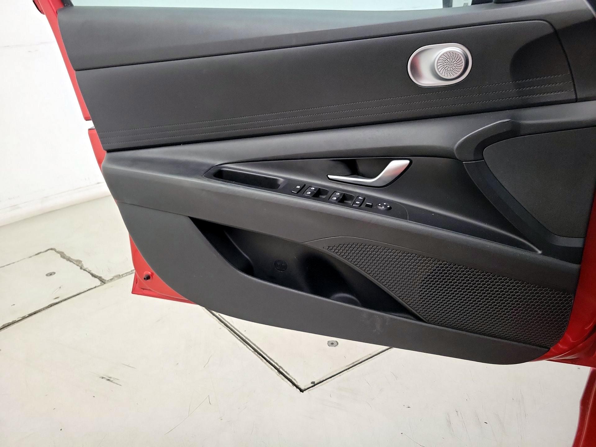 Thumbnail: 2021 Hyundai Elantra - 12