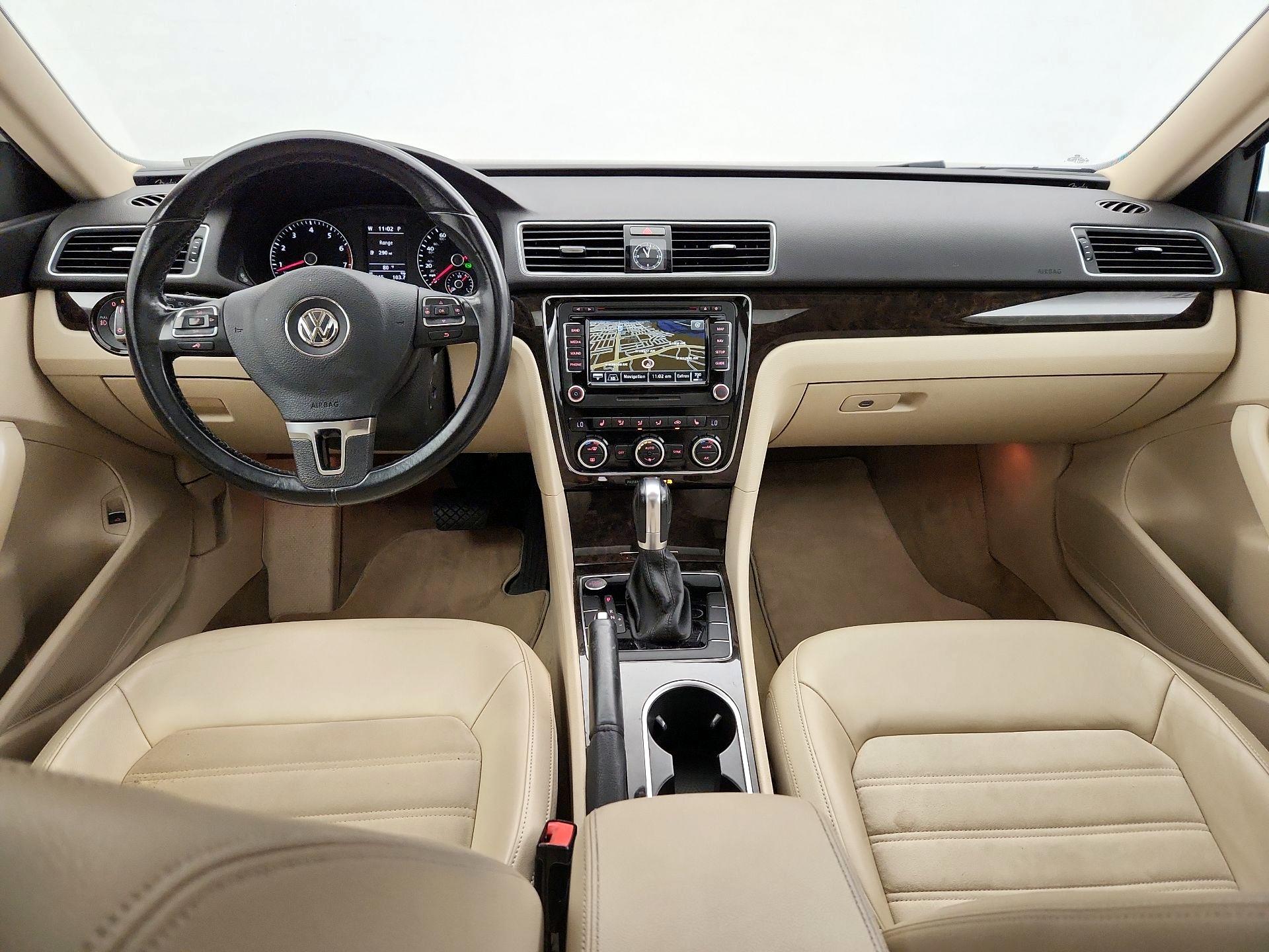 Thumbnail: 2015 Volkswagen Passat - 9