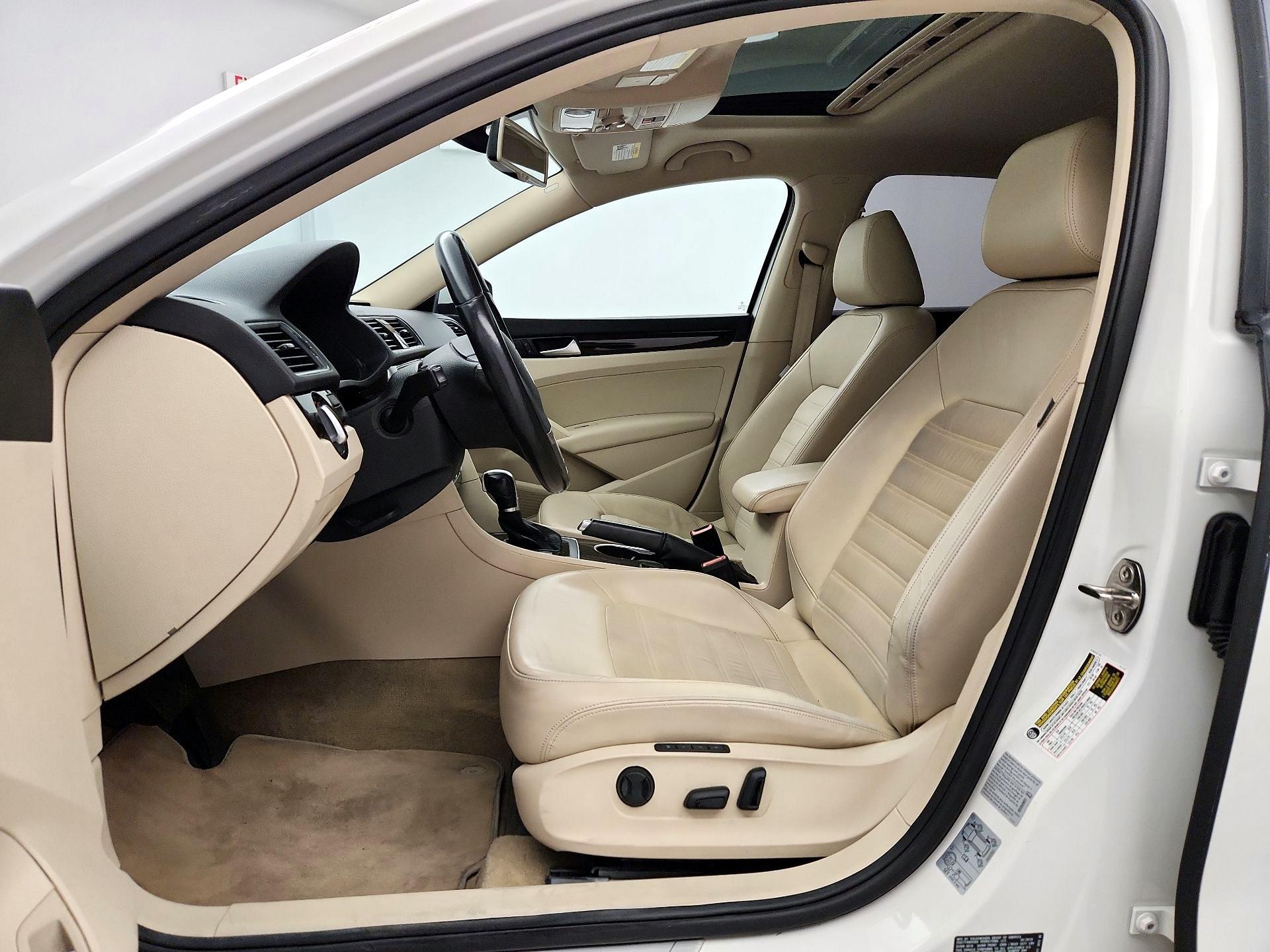Thumbnail: 2015 Volkswagen Passat - 11