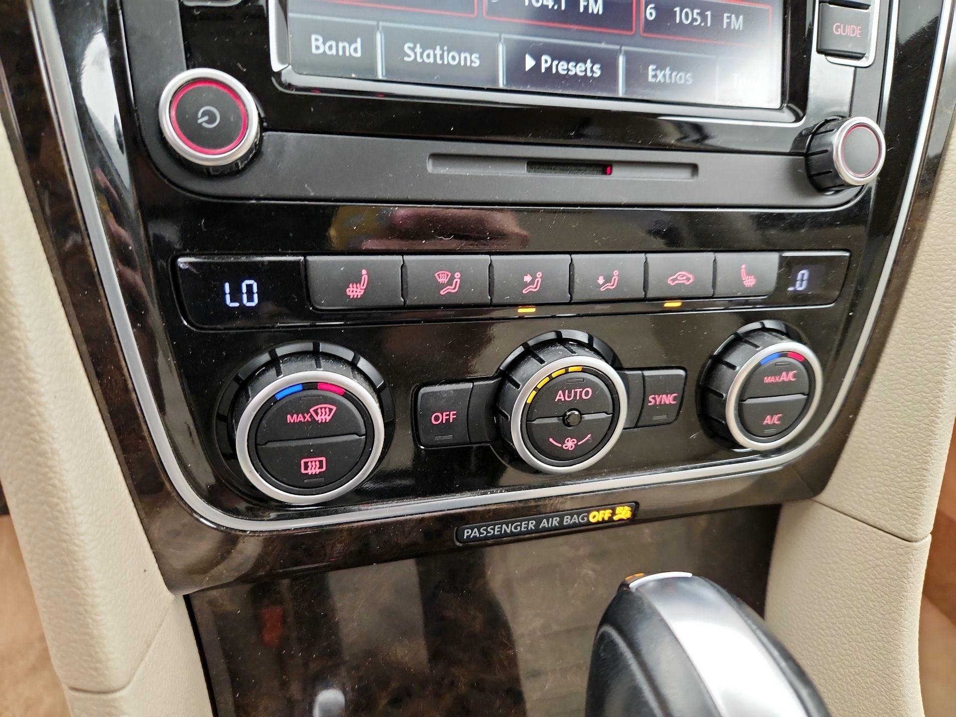 Thumbnail: 2015 Volkswagen Passat - 17