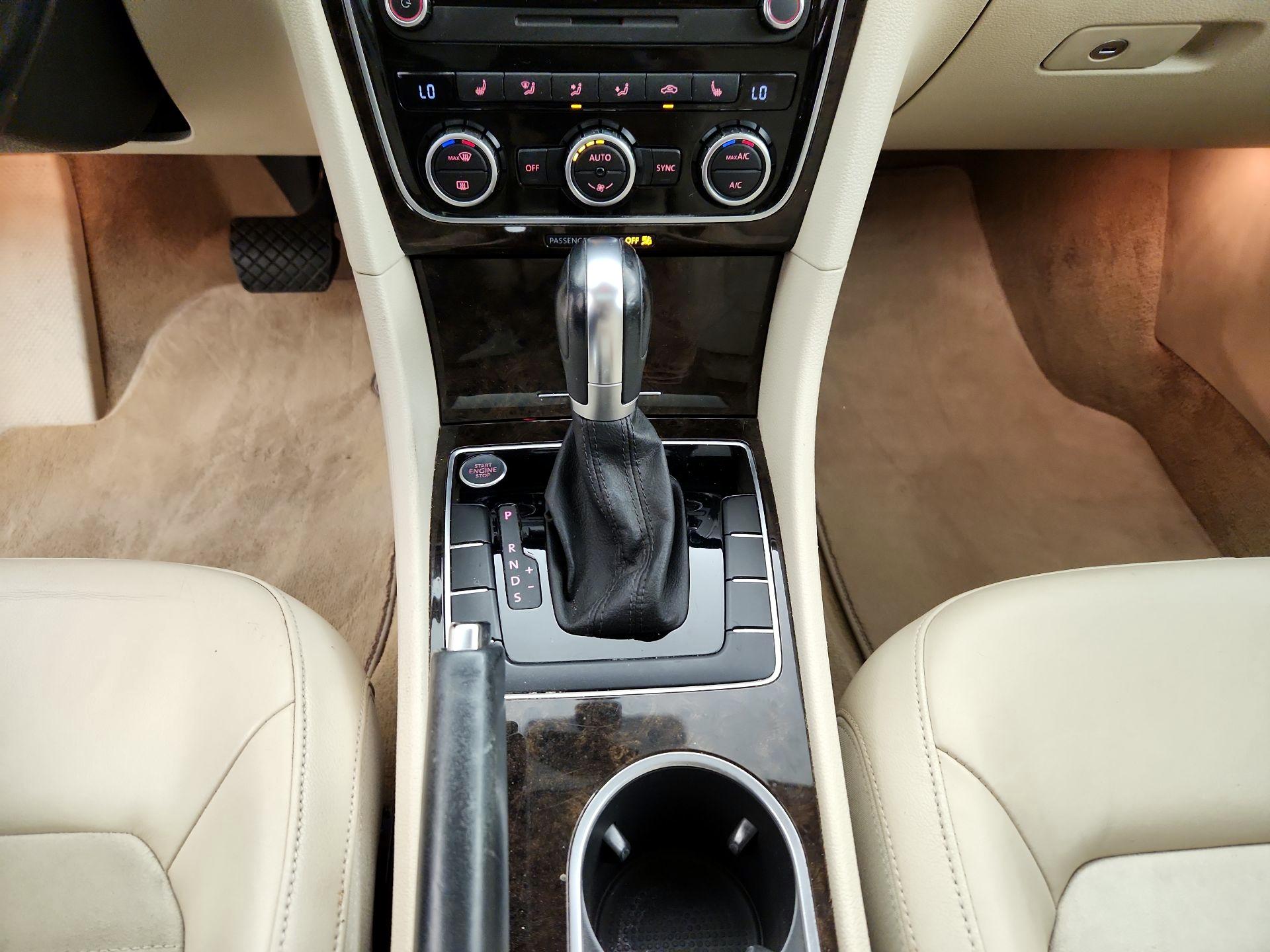 Thumbnail: 2015 Volkswagen Passat - 18
