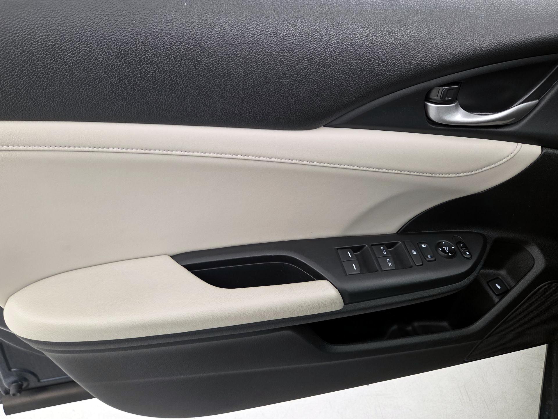 Thumbnail: 2019 Honda Insight - 12