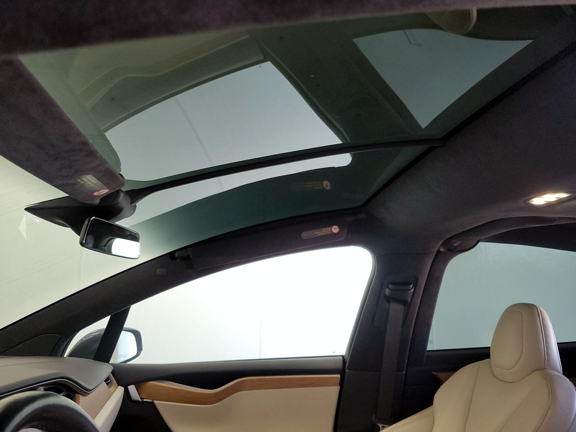 Thumbnail: 2020 Tesla Model X - 18
