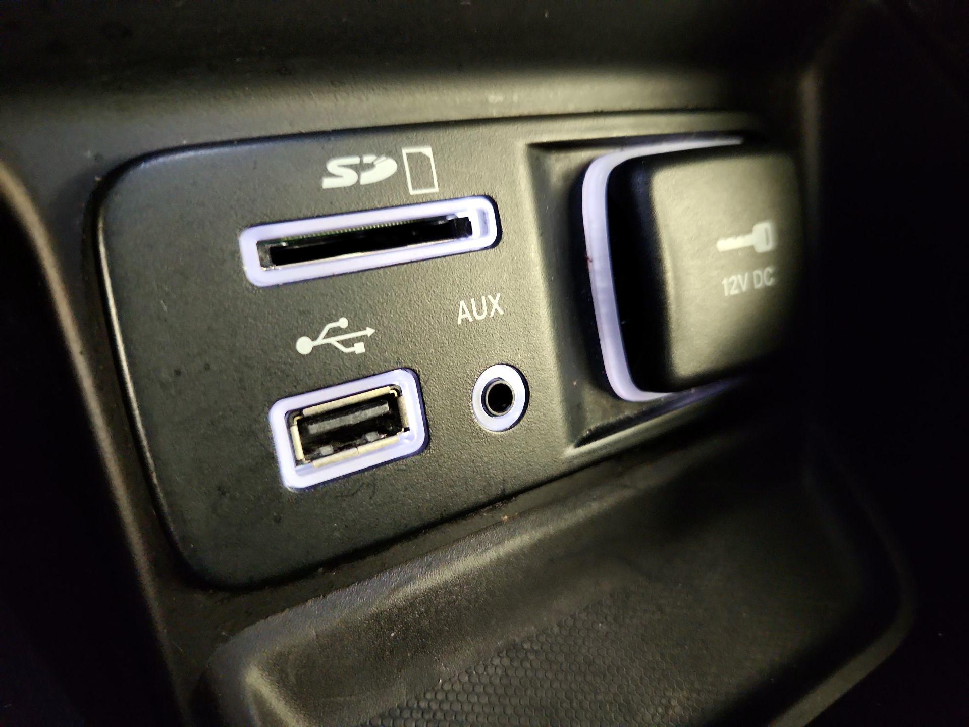 Thumbnail: 2015 Jeep Cherokee - 19