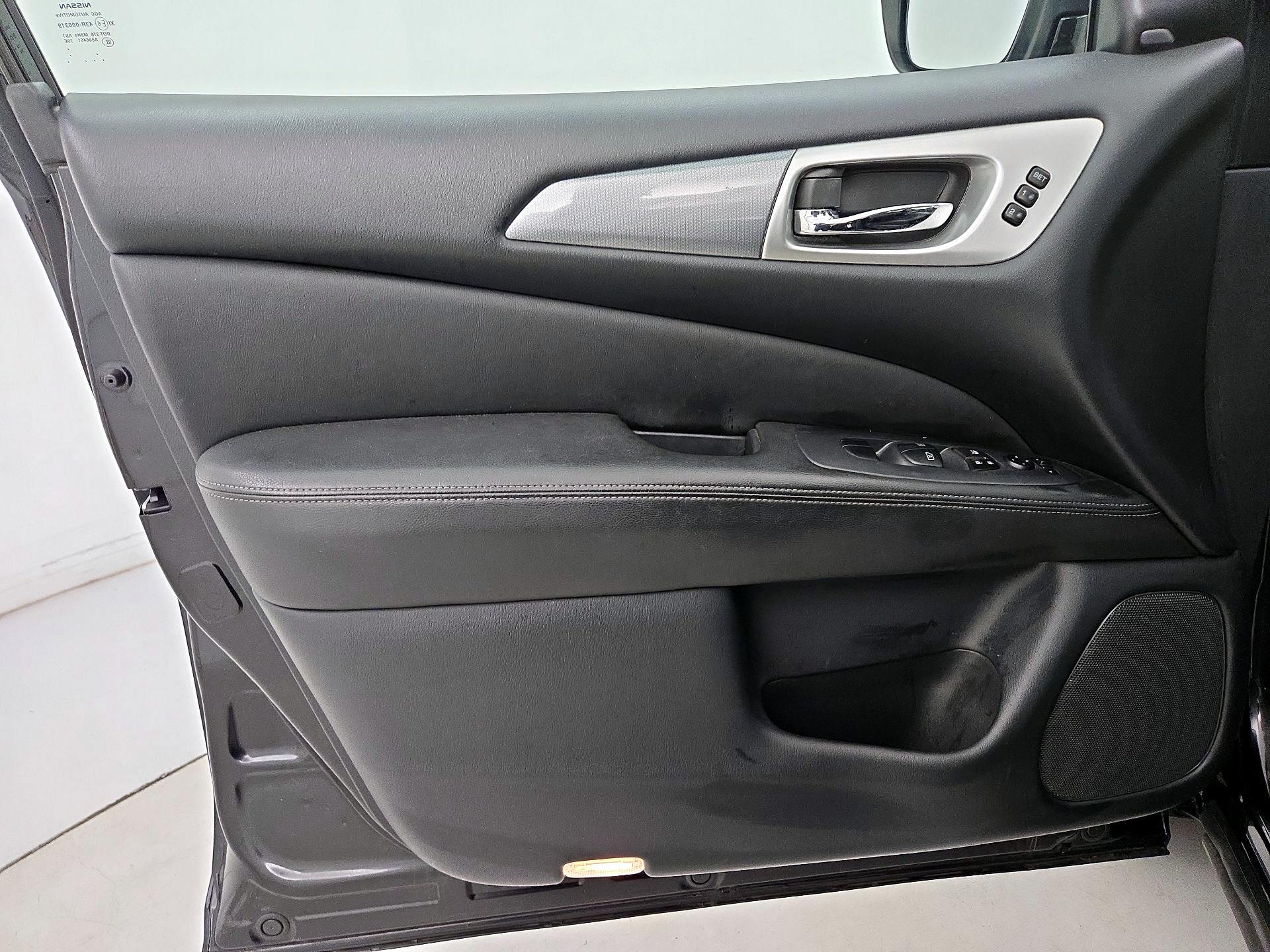 Thumbnail: 2019 Nissan Pathfinder - 12