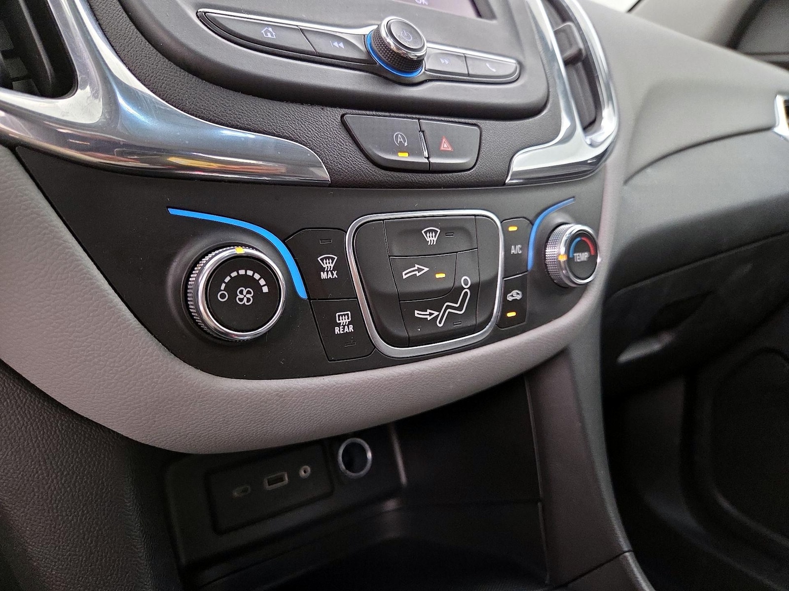 2023 Chevrolet Equinox LS - Photo 17
