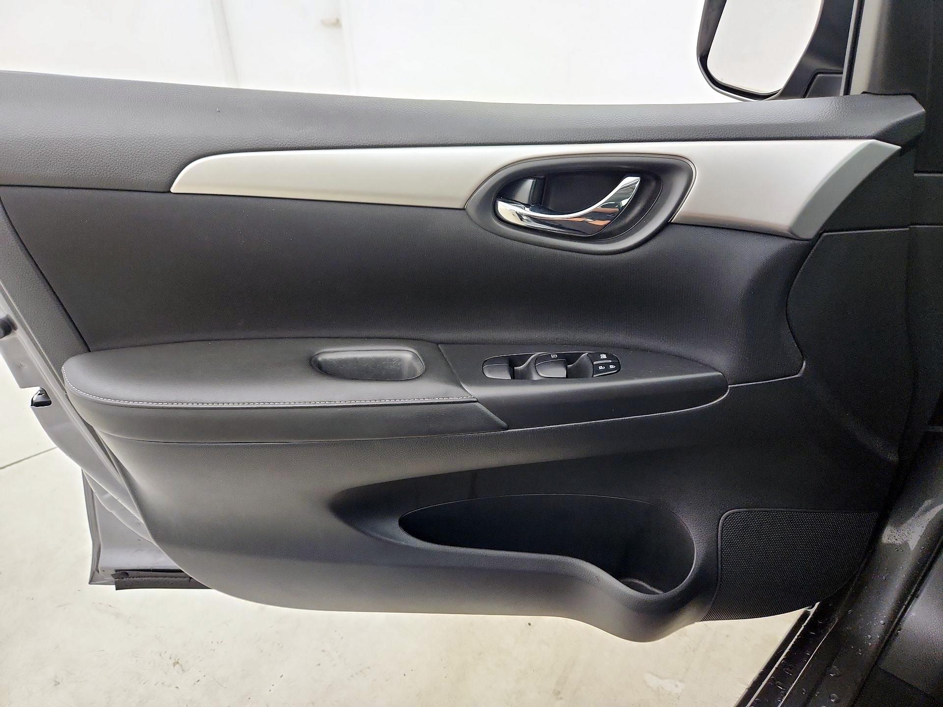 Thumbnail: 2019 Nissan Sentra - 12