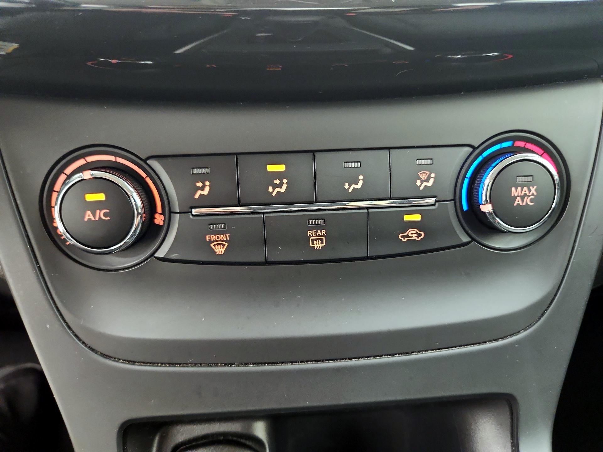 Thumbnail: 2019 Nissan Sentra - 16
