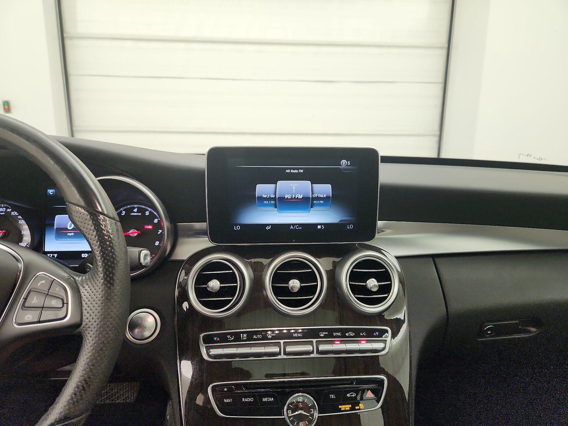 Thumbnail: 2015 Mercedes-Benz C-Class - 9