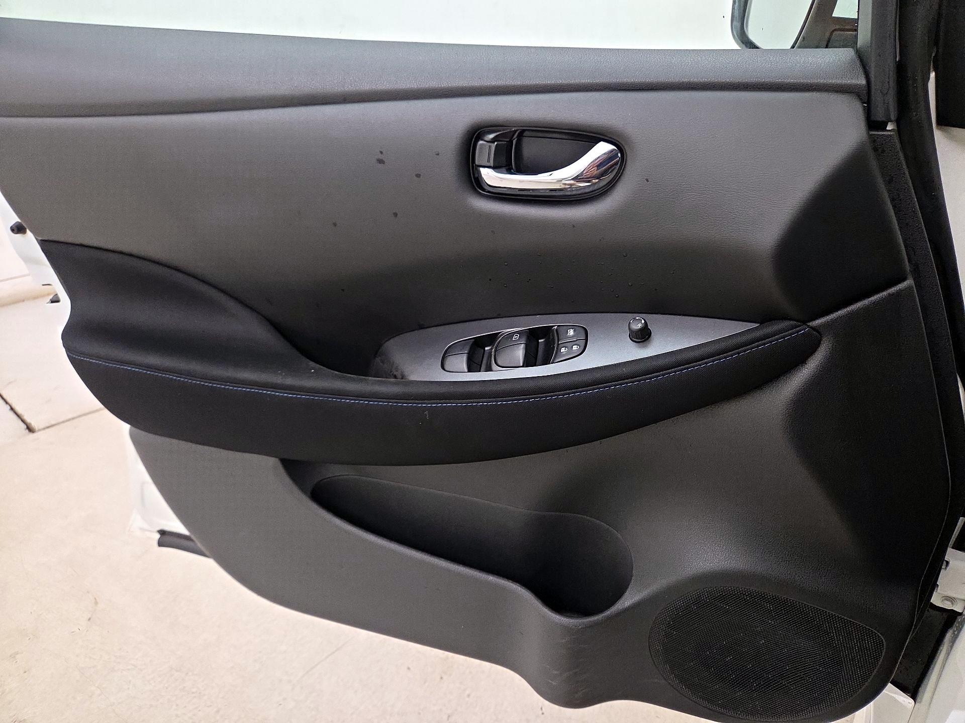 Thumbnail: 2021 Nissan Leaf - 12