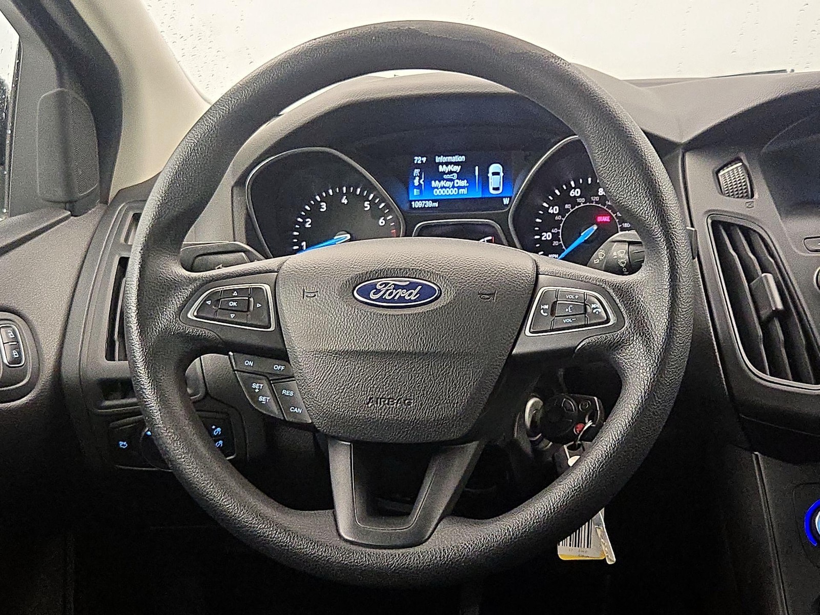 2017 Ford Focus SE - Photo 11