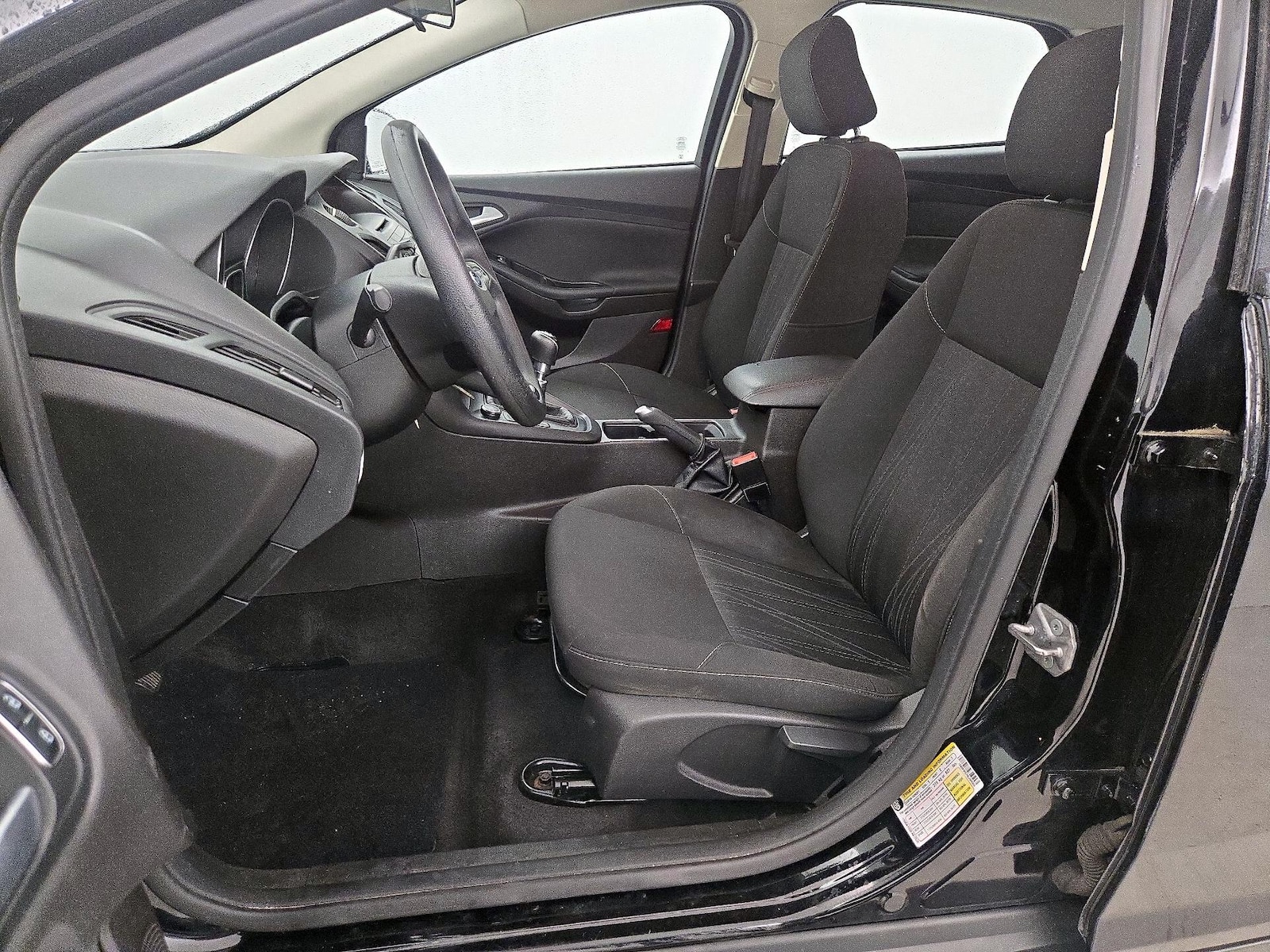 2017 Ford Focus SE - Photo 12