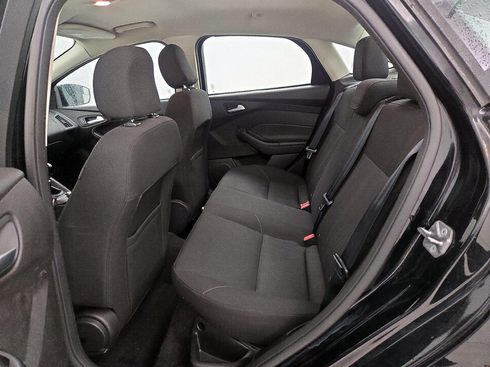2017 Ford Focus SE - Photo 19
