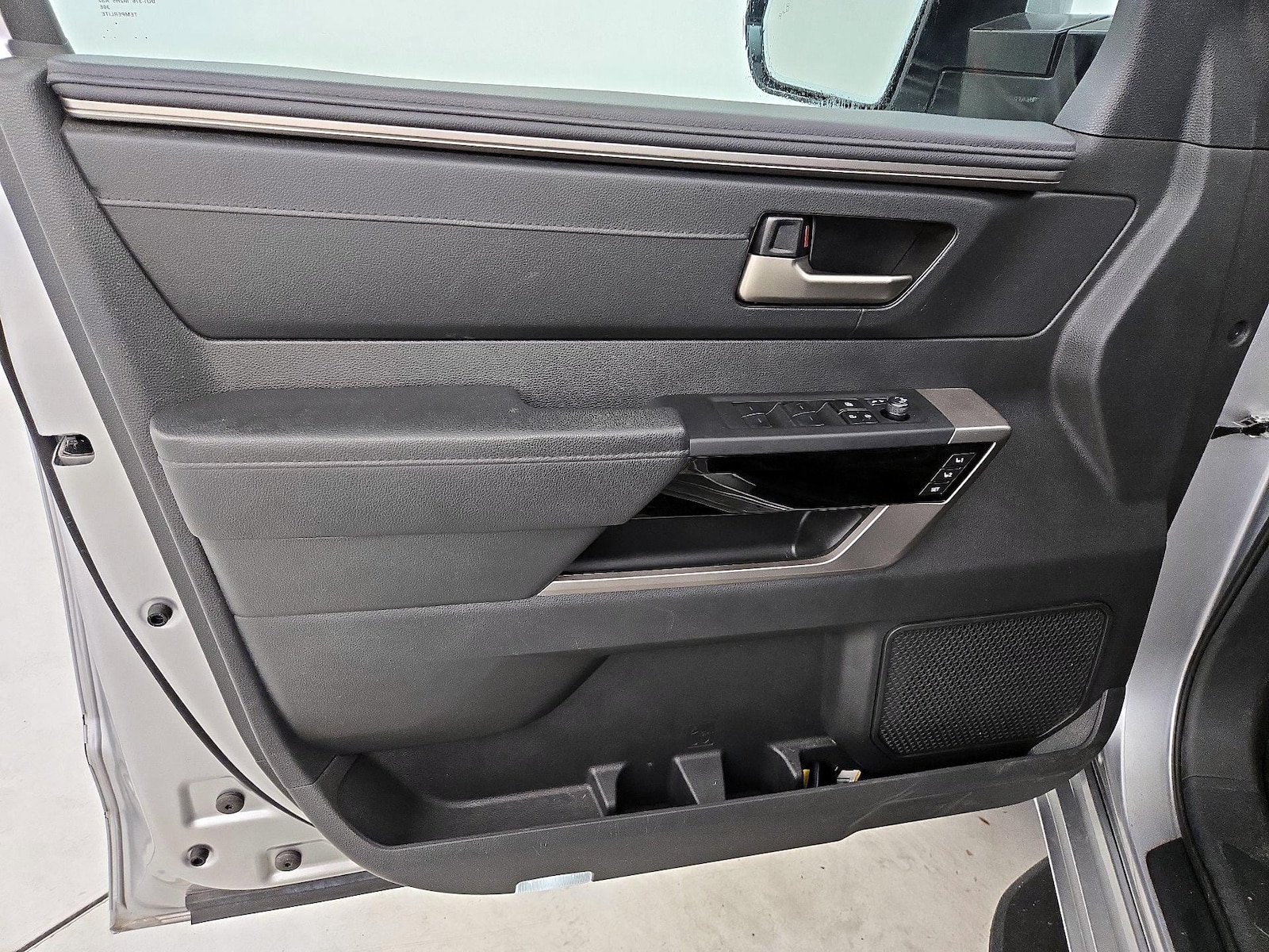 2025 Toyota Tundra Limited - Photo 13