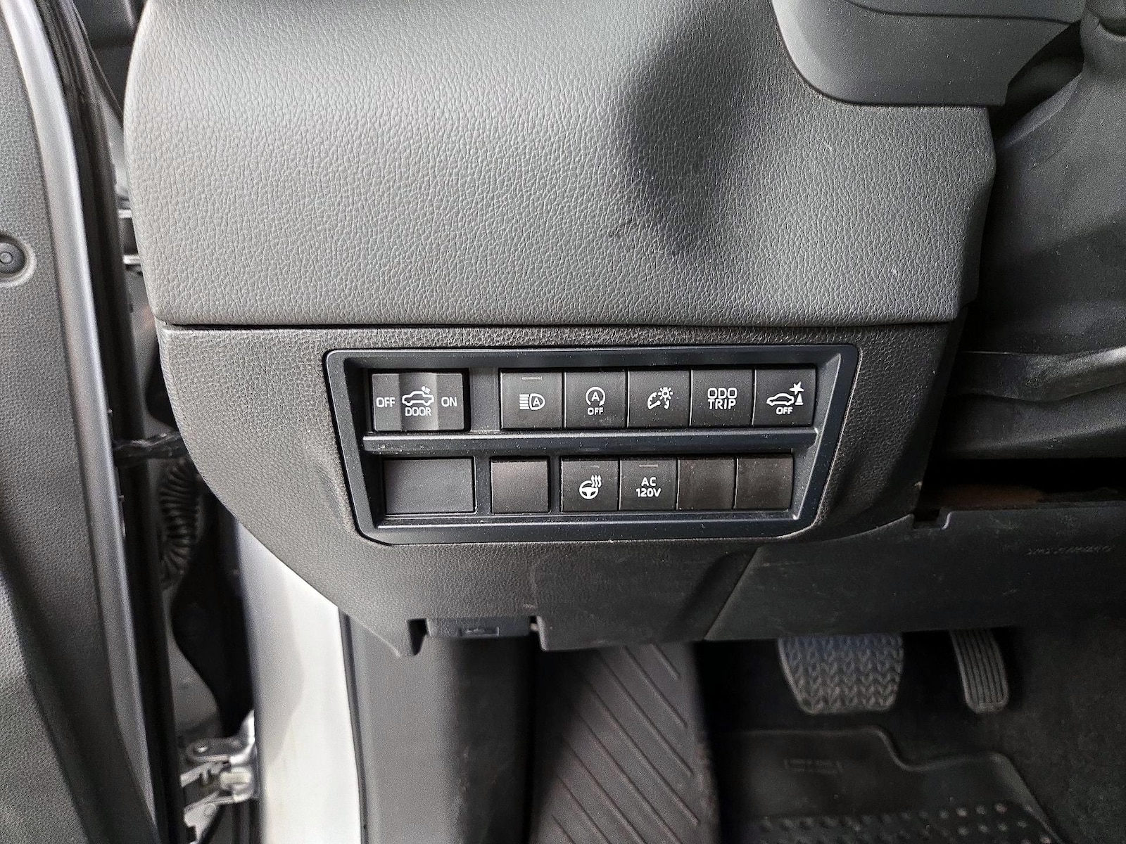 2025 Toyota Tundra Limited - Photo 14