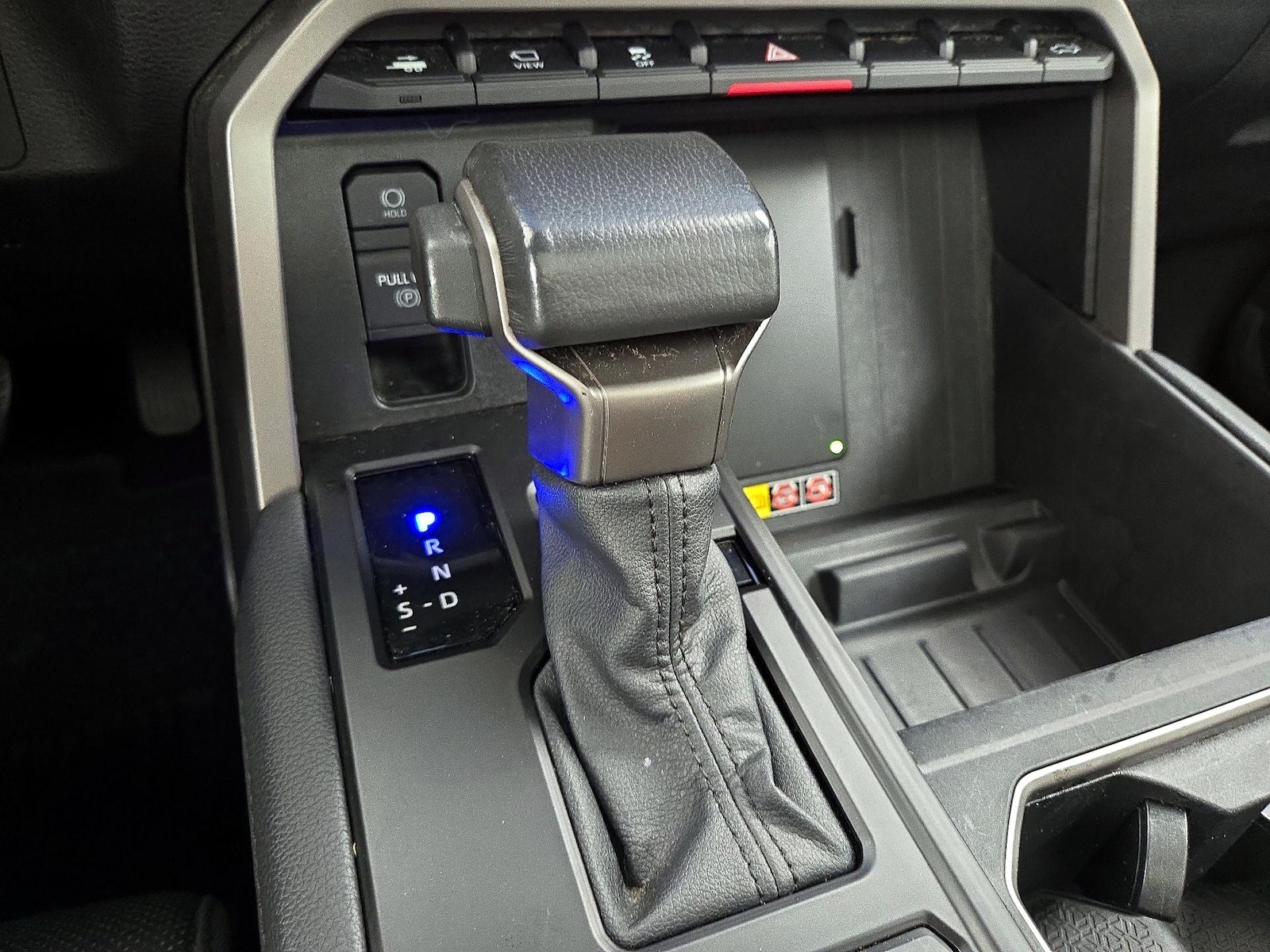 2025 Toyota Tundra Limited - Photo 18